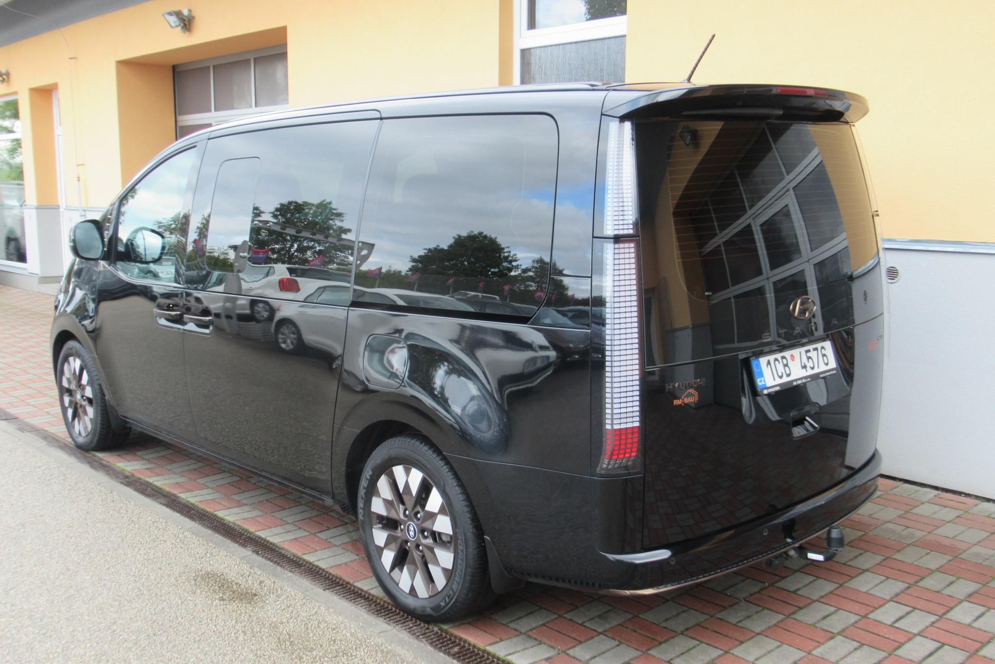 Hyundai Staria, 2.2 CRDi 4x4 TAŽNÉ PANORAMA - fotka 2