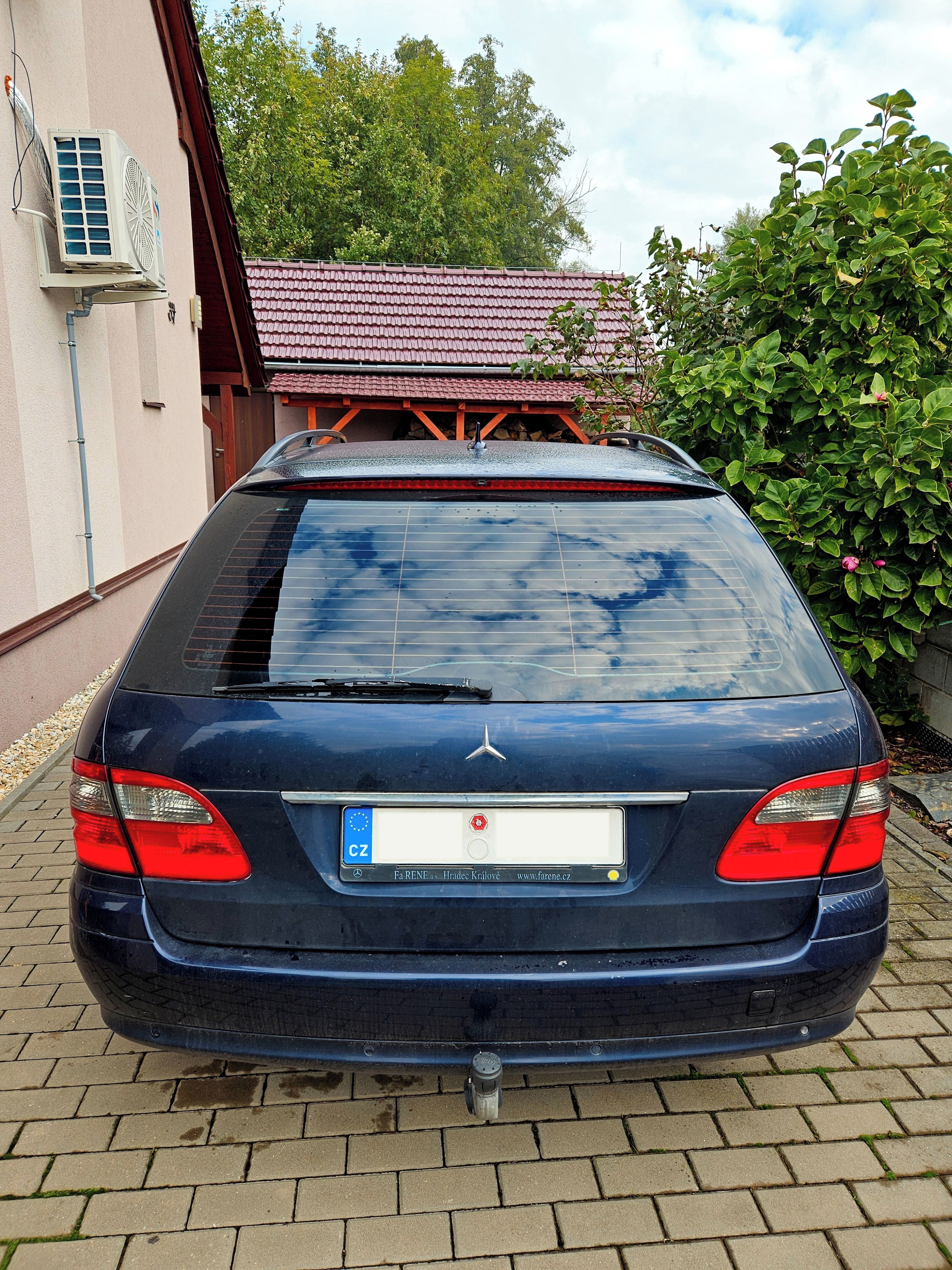 Mercedes-Benz Třídy E, Mercedes-Benz E 200 CDI - fotka 3