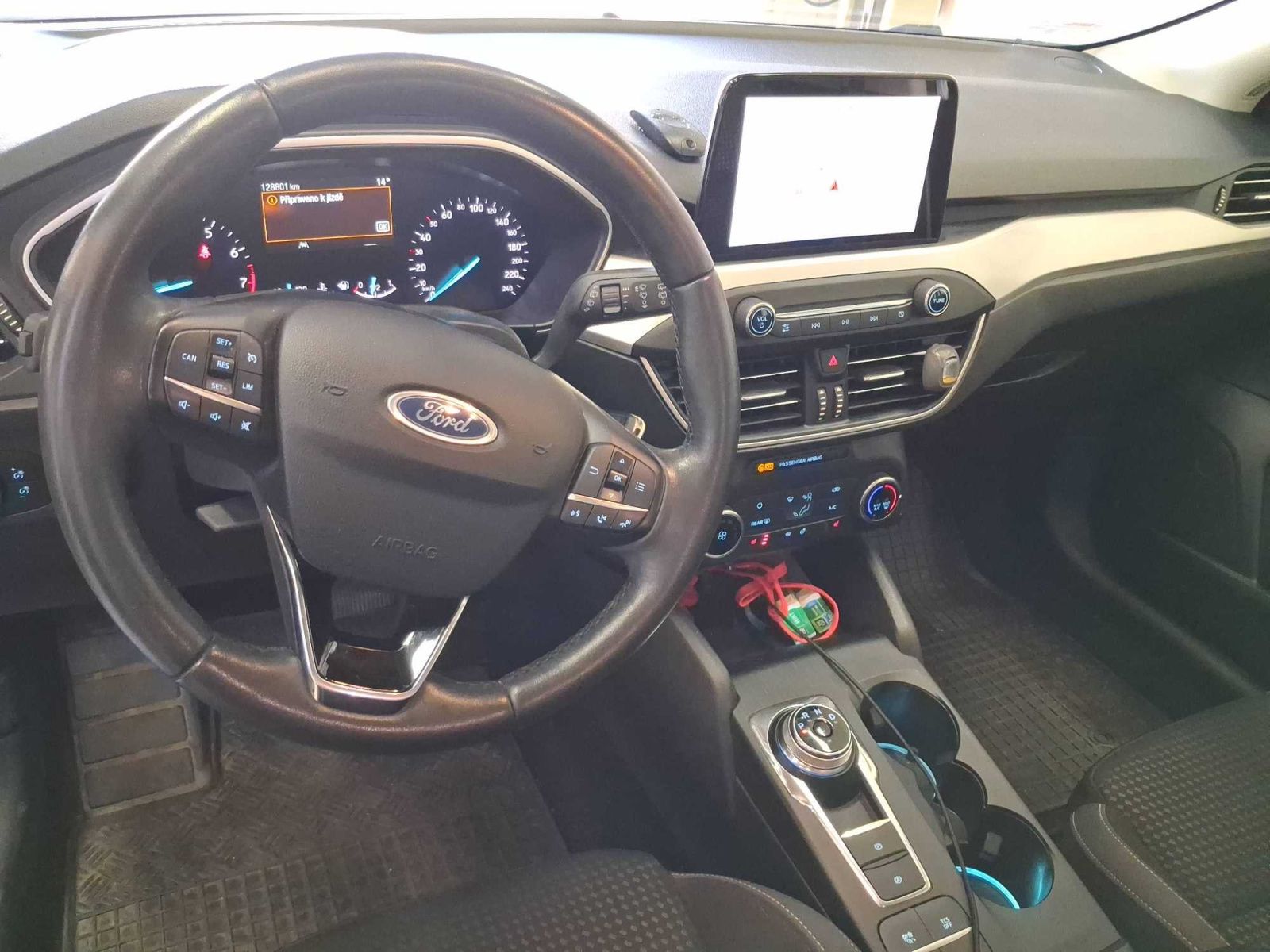 Ford Focus, 1.0 EcoBoost, Automat, Navi - fotka 3