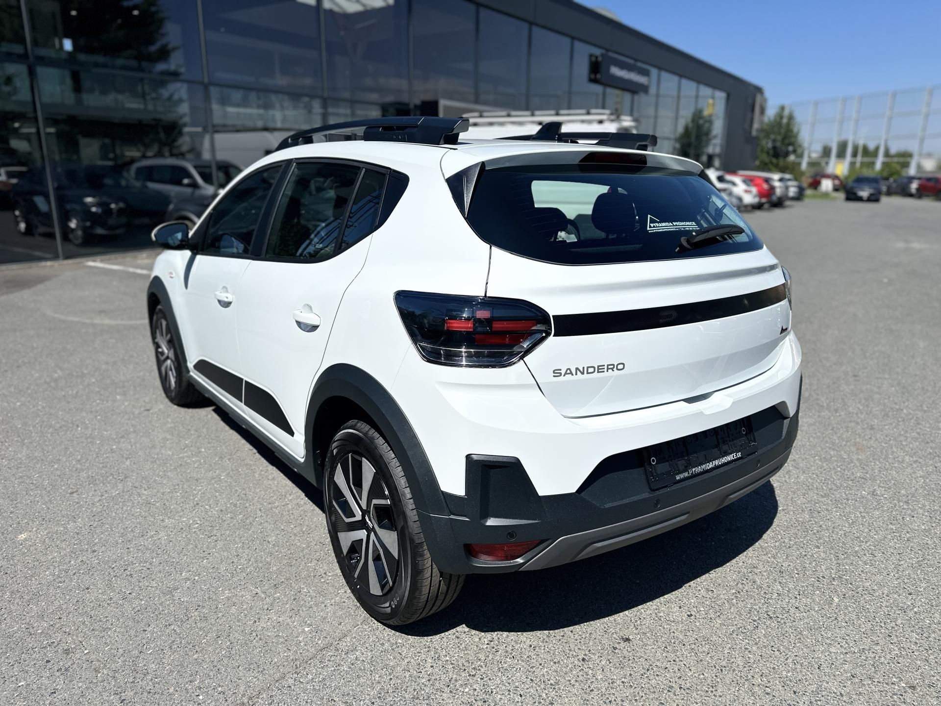 Dacia Sandero, STEPWAY HYBRID 155 - ŘÍJEN - fotka 4