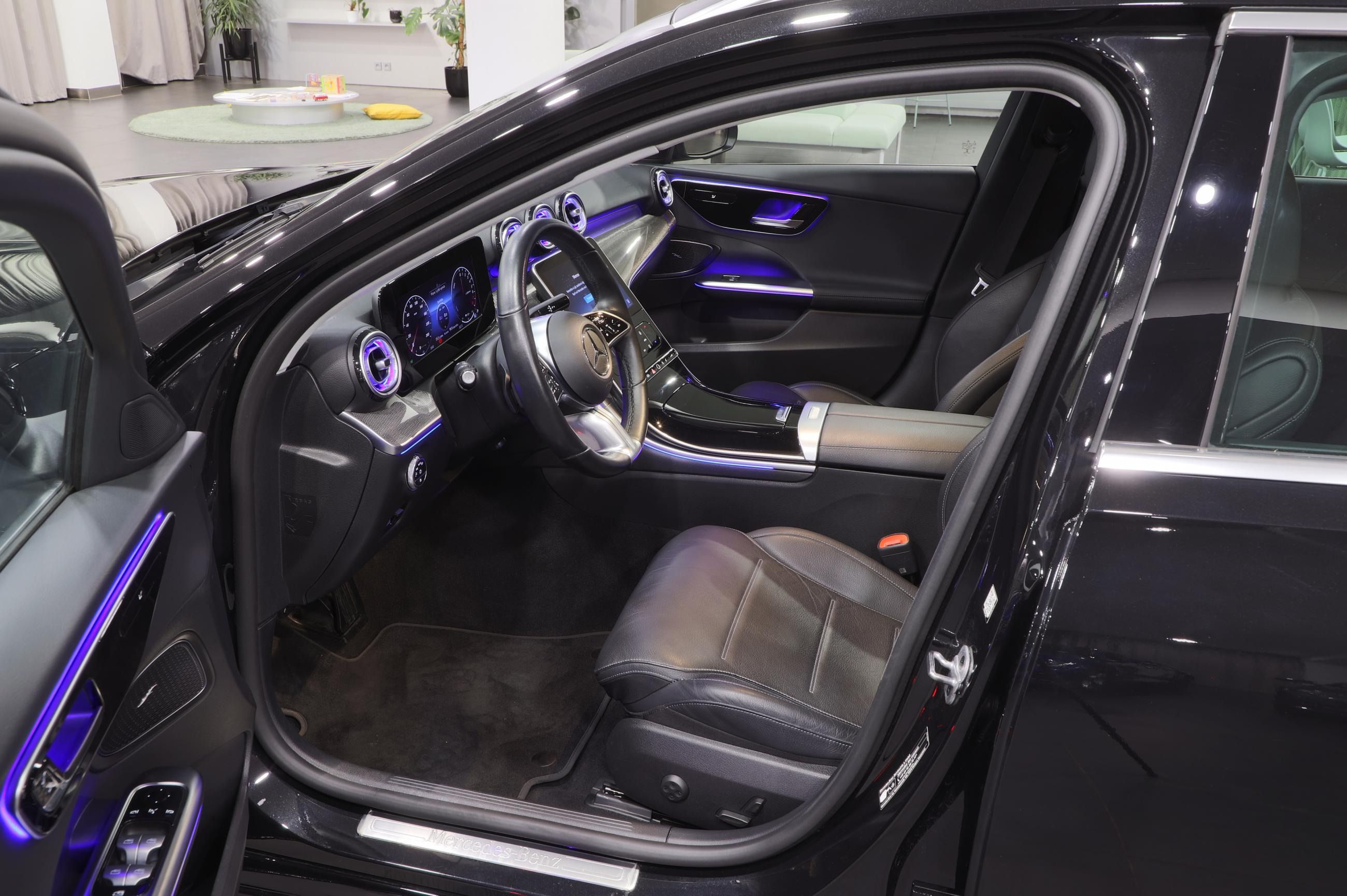 Mercedes-Benz Třídy C, C300E Avantgarde, servisováno - fotka 6