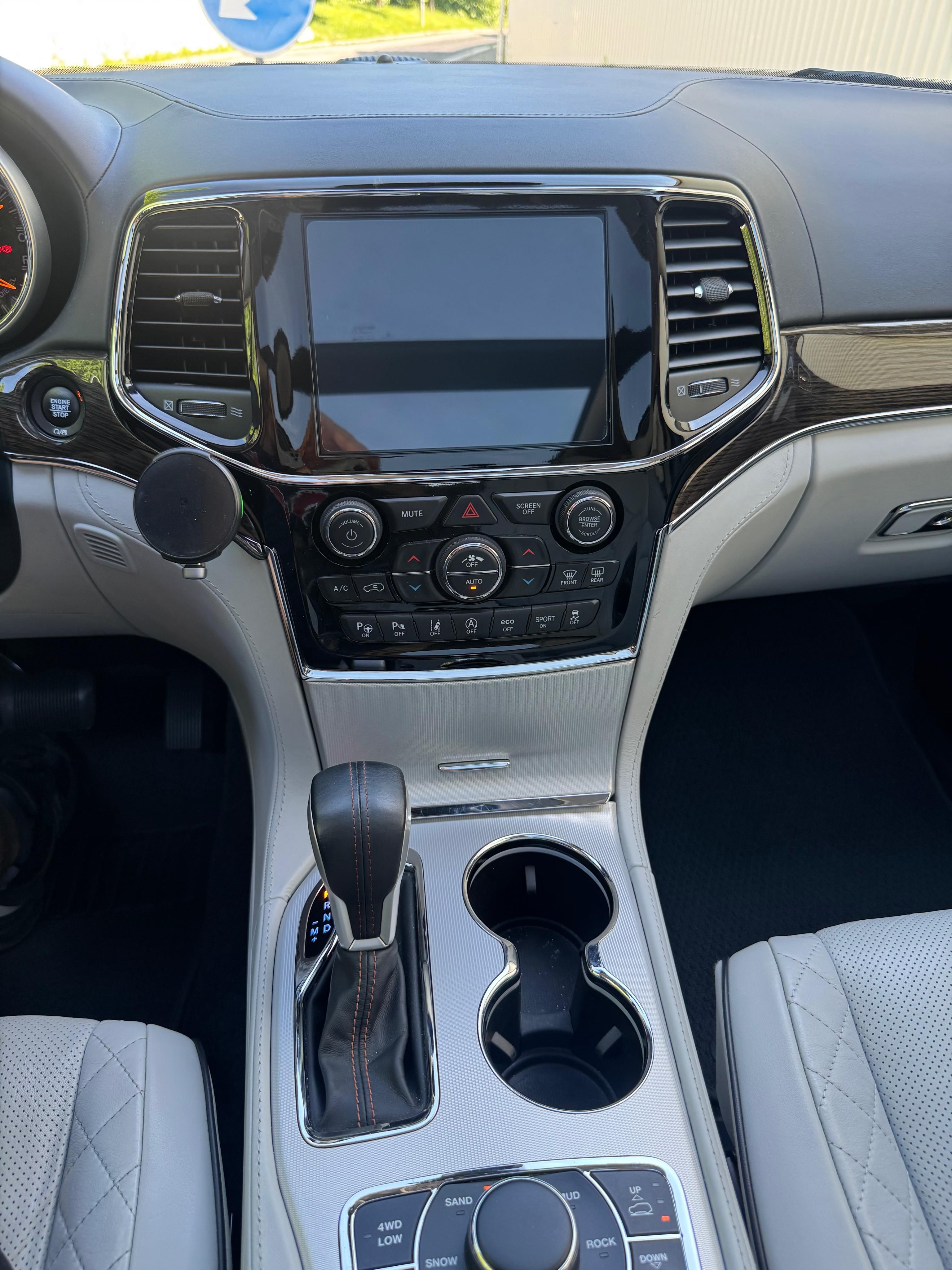 Jeep Grand Cherokee, Summit laguna platinum - fotka 3