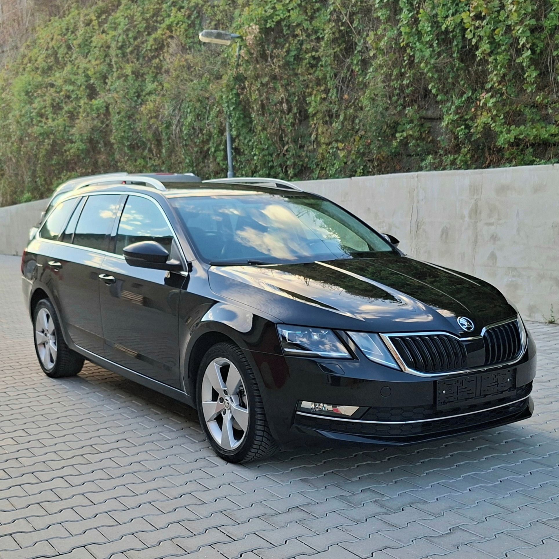 Škoda Octavia, 1.4 TSI 110kW FULL LED - fotka 2