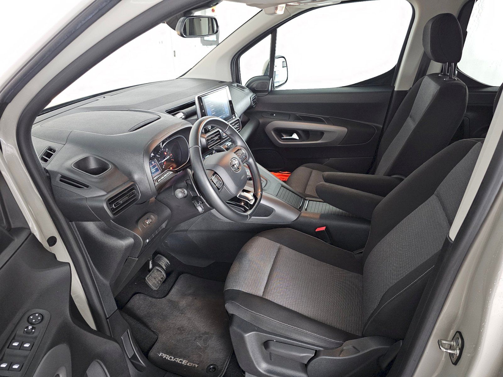 Toyota Proace City Verso, long 1.2i 130k 7AT Family - fotka 6