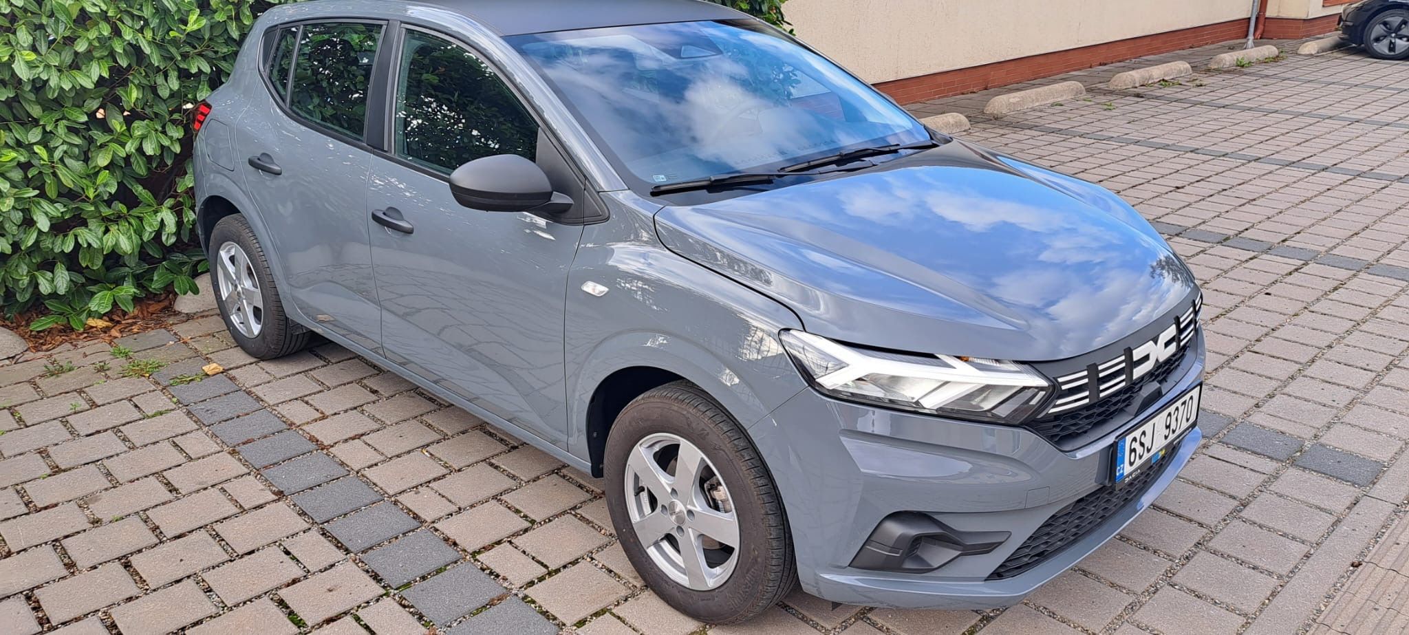 Dacia Sandero, 1.0 LPG, 2025, 13700 km - fotka 2
