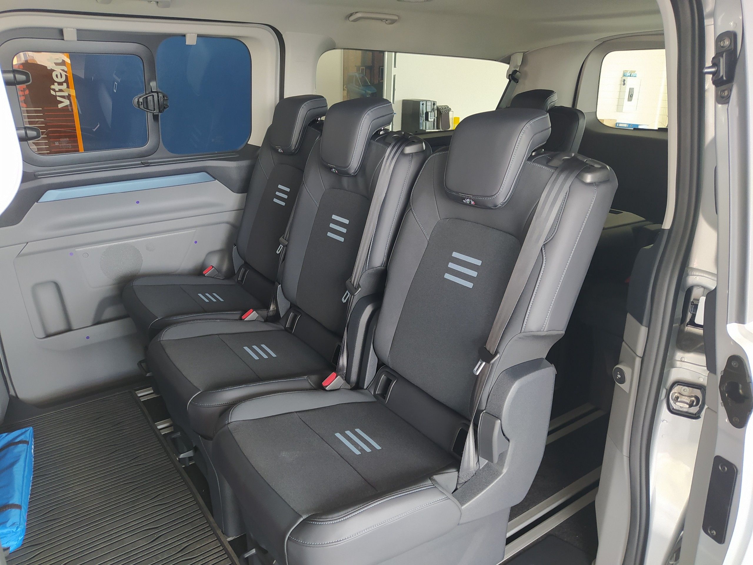 Ford Tourneo Custom, 2,5 Duratec PHEV 171kW L2 Tita - fotka 5