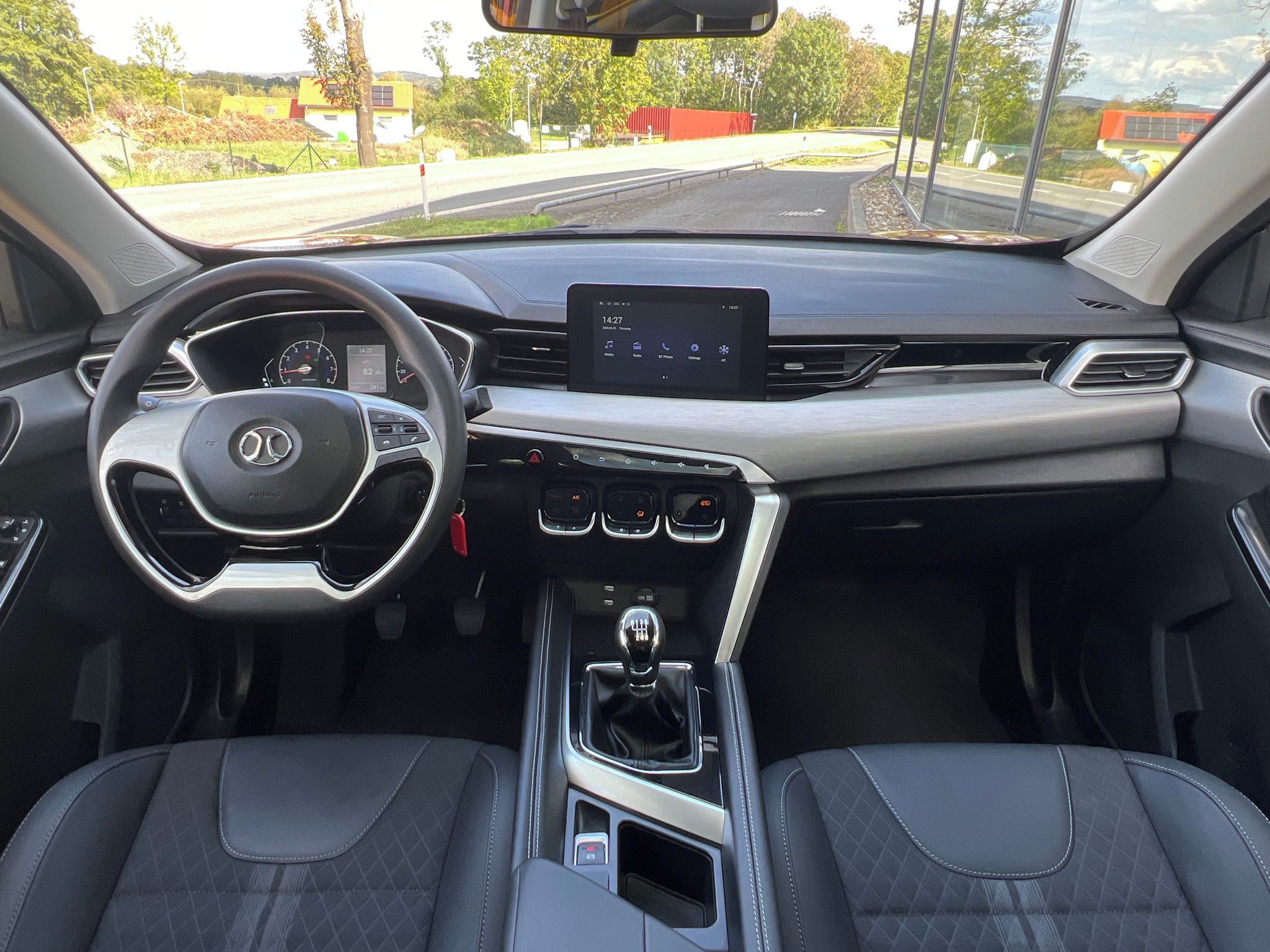 BAIC X35, 1.5 Turbo 100kW PŘEDVÁDĚCCÍ VŮ - fotka 2