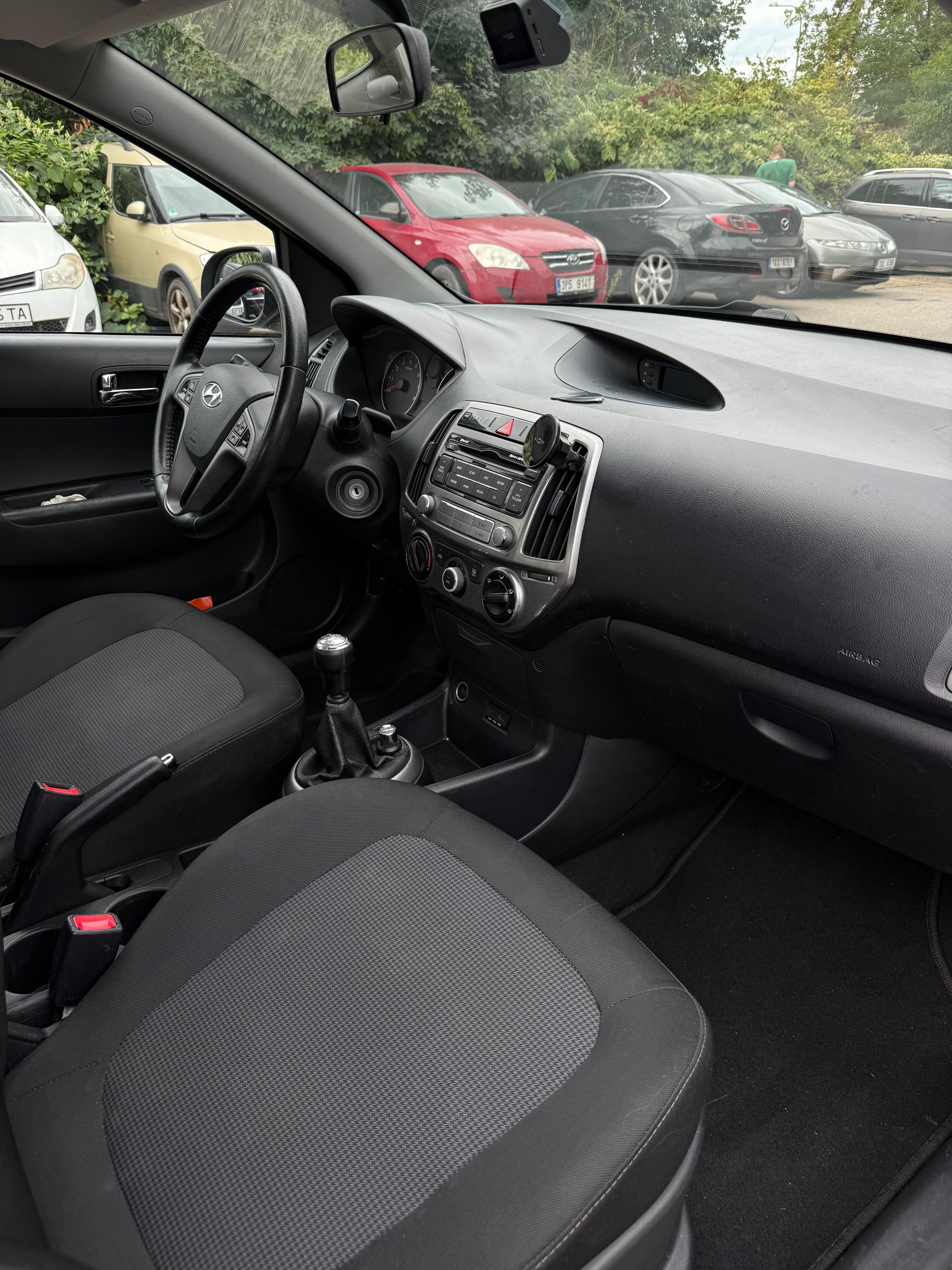 Hyundai i20, Hyundai i20 2013 1.2i 63kw - fotka 6