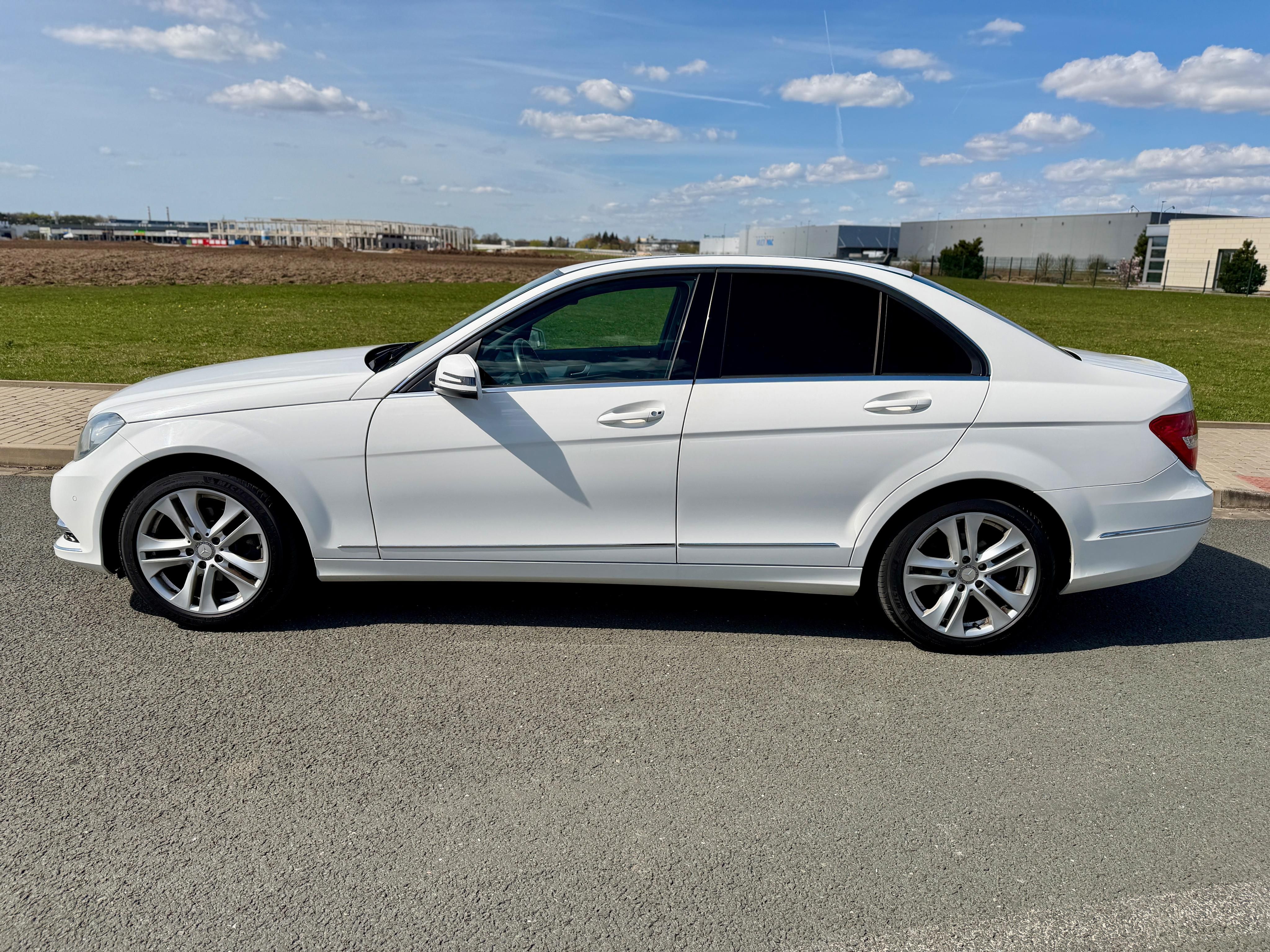 Mercedes-Benz Třídy C, 180 CGI NAVIGACE SERVISKA - fotka 2
