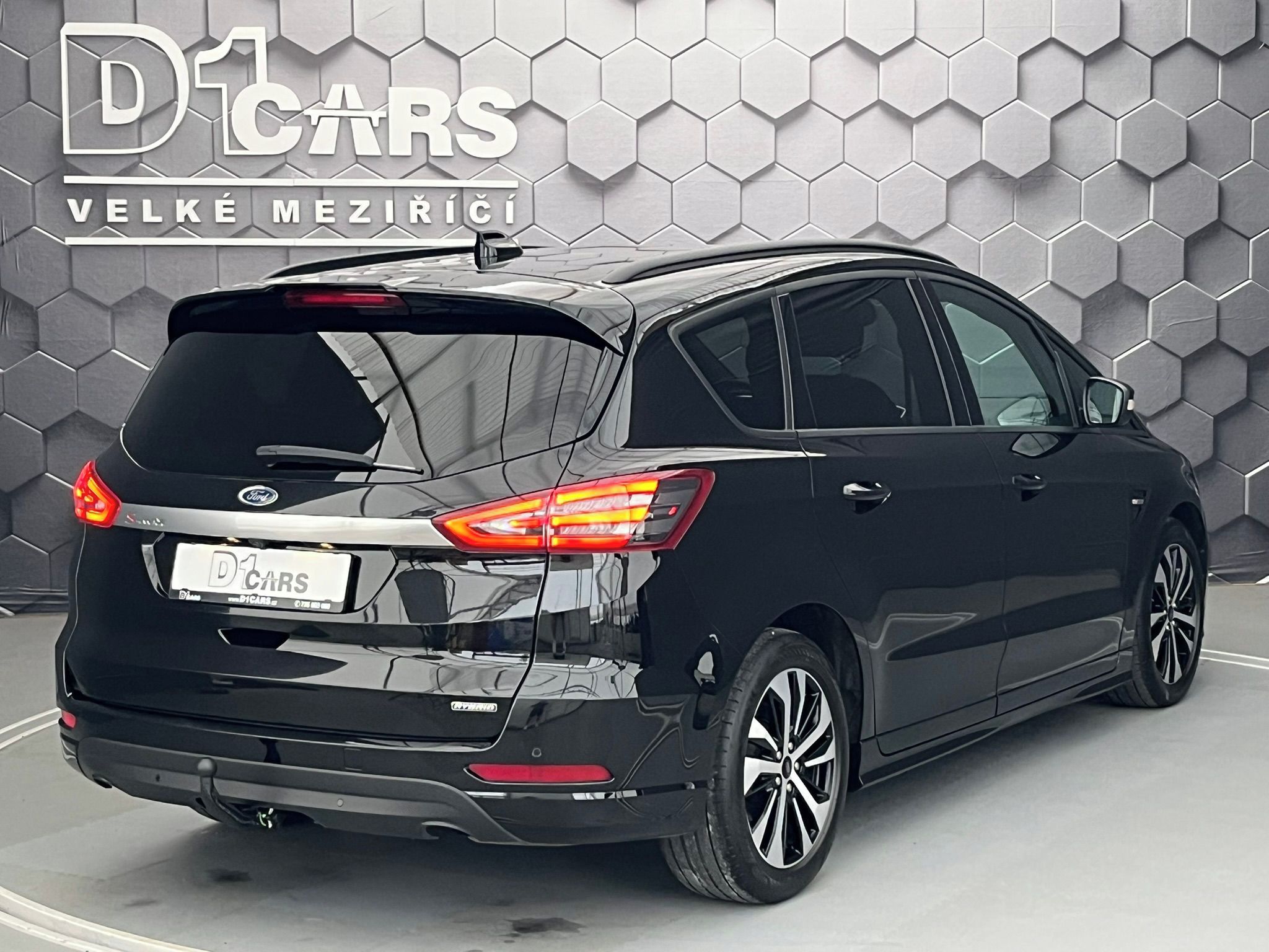 Ford S-MAX, 2,5 HEV ST-Line - fotka 4
