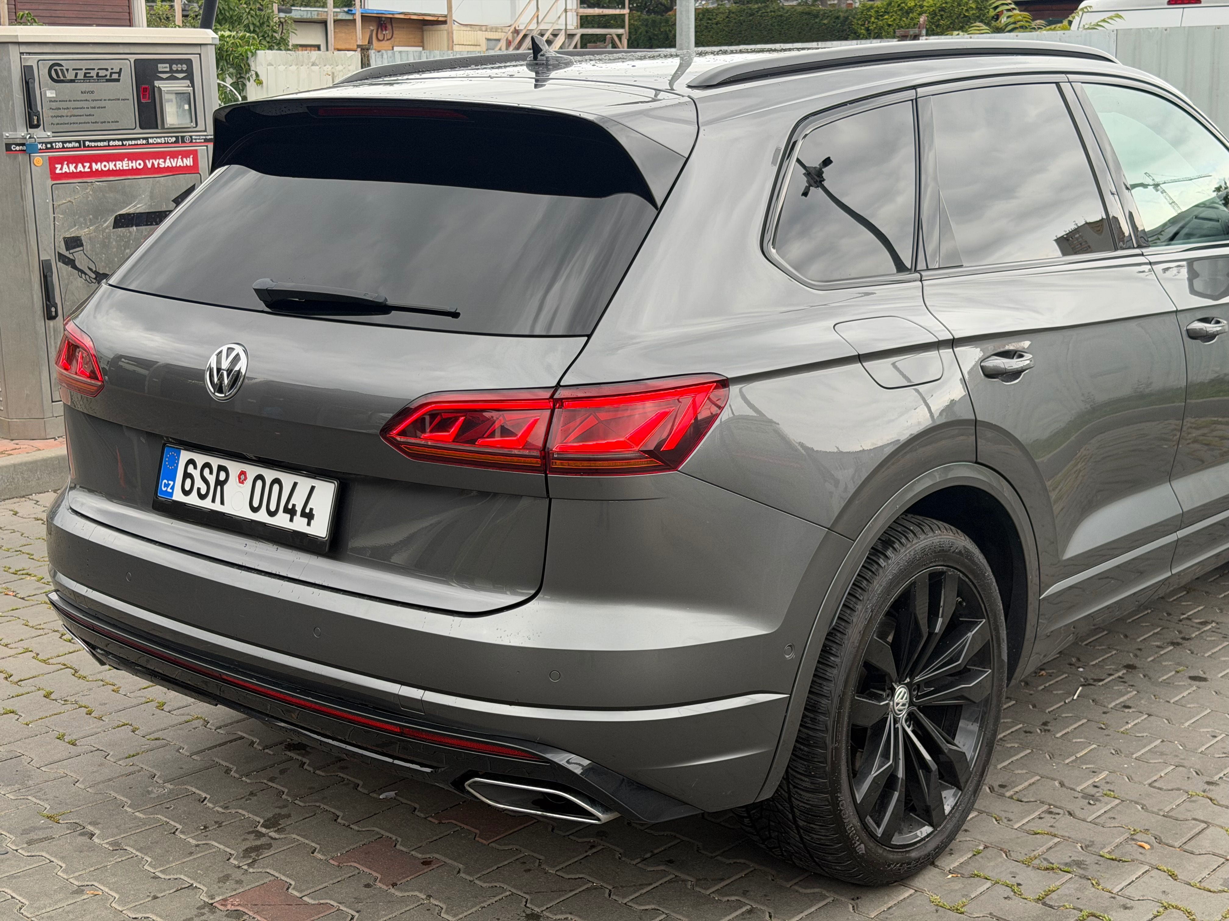 Volkswagen Touareg, R line 3.0 210kW CZ vzduch taž - fotka 6