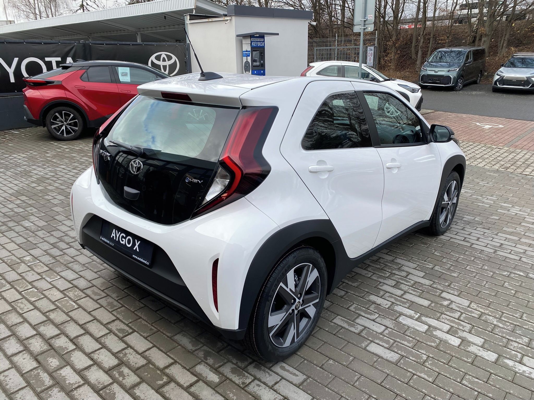 Toyota Aygo, 1.5 HEV COMFORT - fotka 6