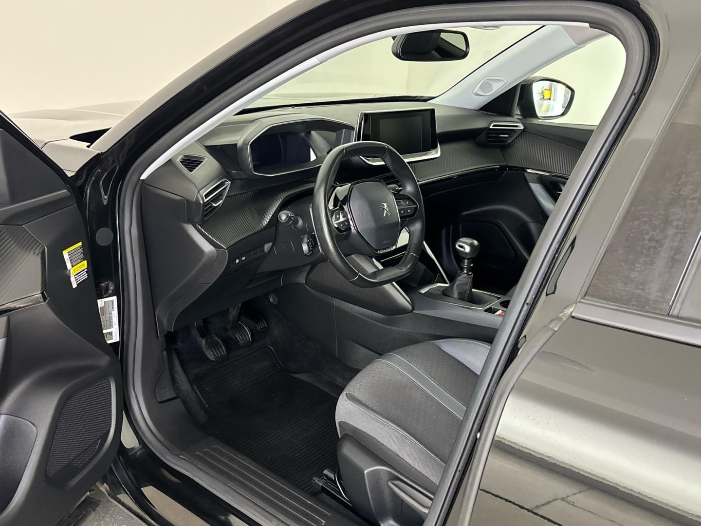 Peugeot 2008, 1.2 PureTech / 96 kW Allure - fotka 6
