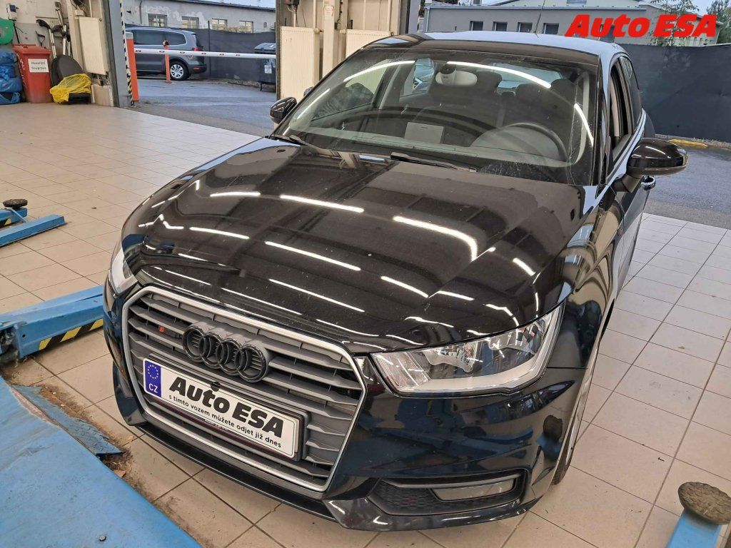 Audi A1, 1.0tfsi,1.maj,navi,autoAC