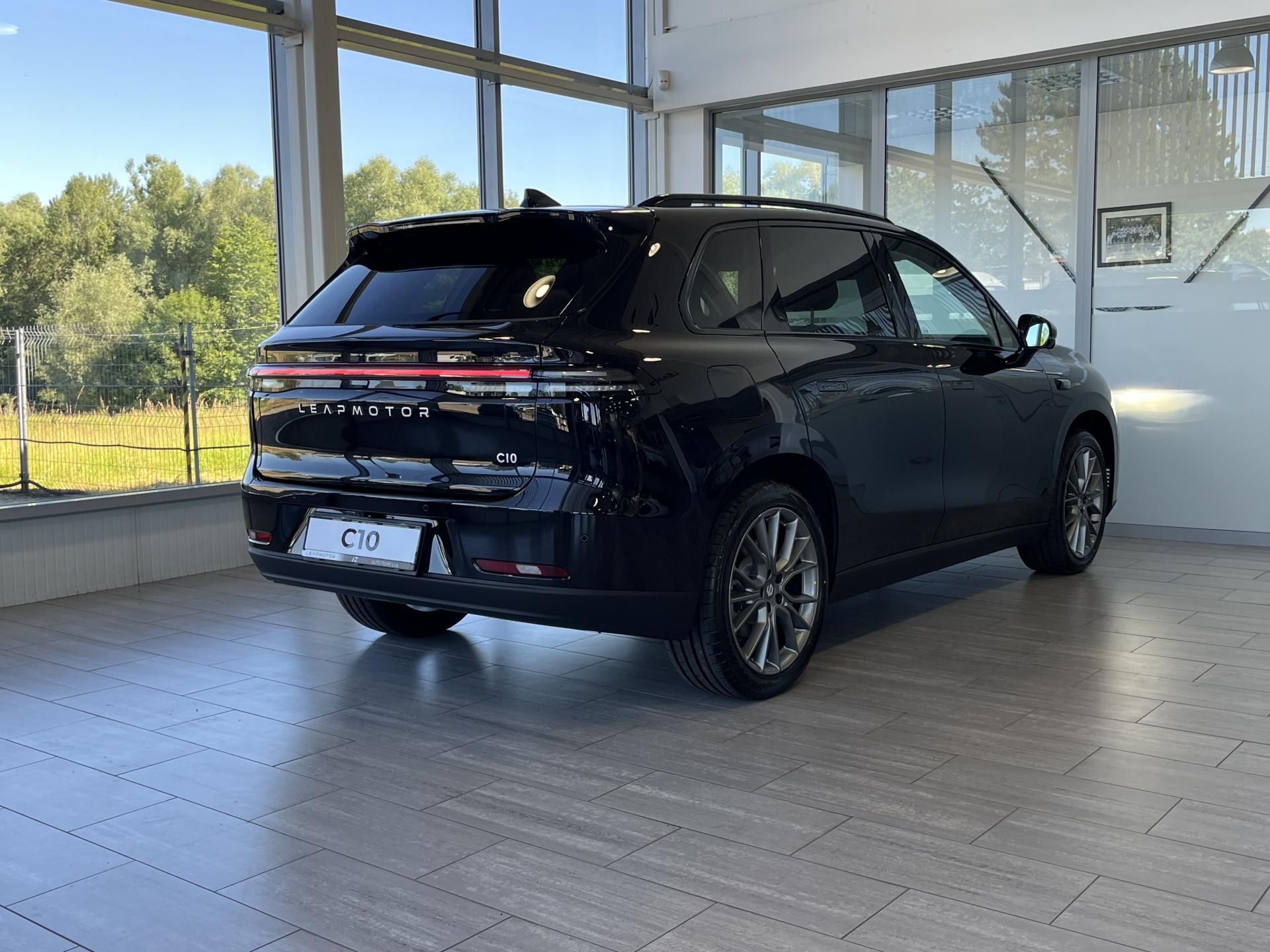 Leapmotor C10 REEV, Design Hybrid EV - fotka 4