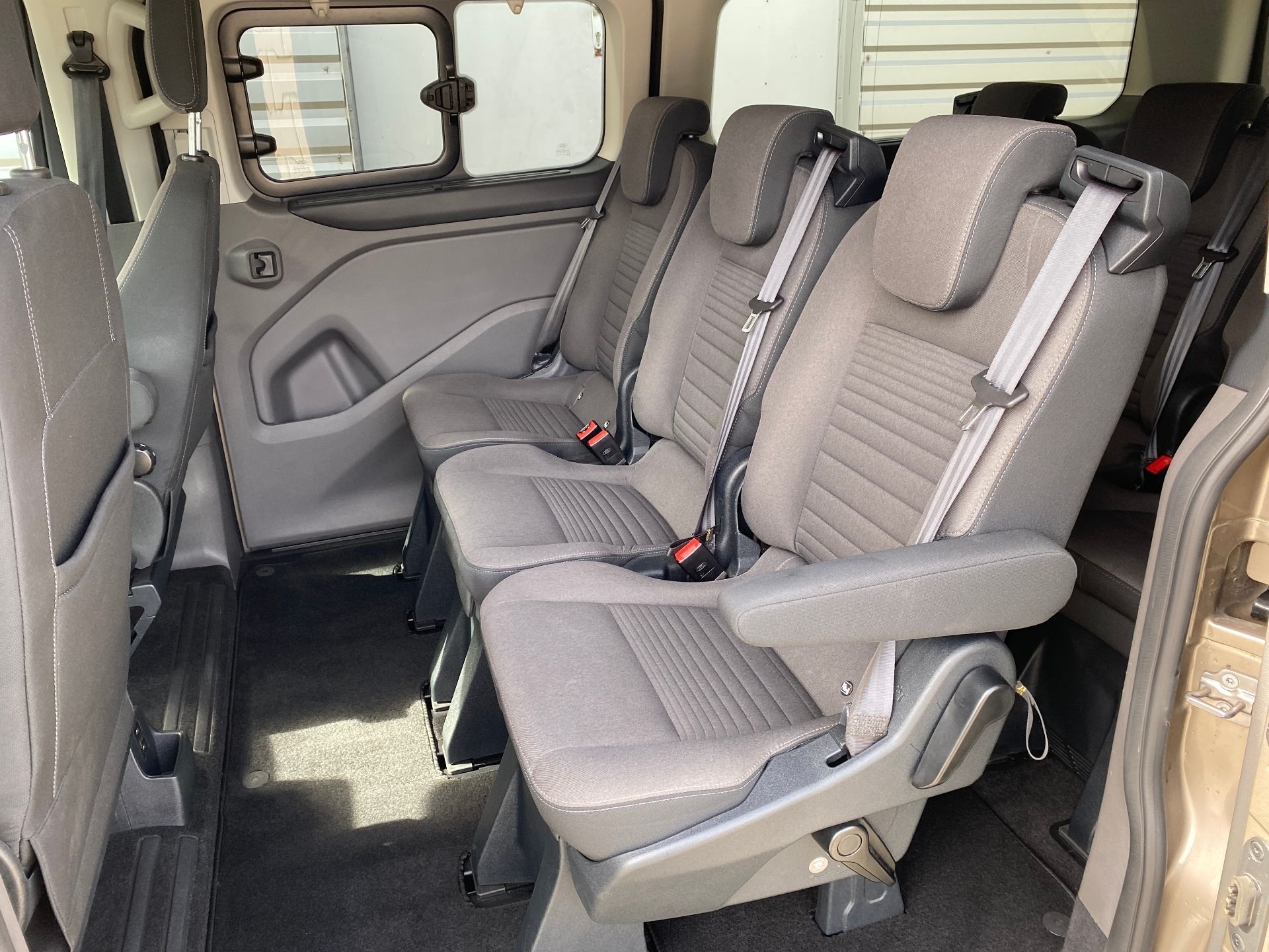 Ford Tourneo Custom, 2.0EcoBlue 125kW 8Míst Titaniu - fotka 6