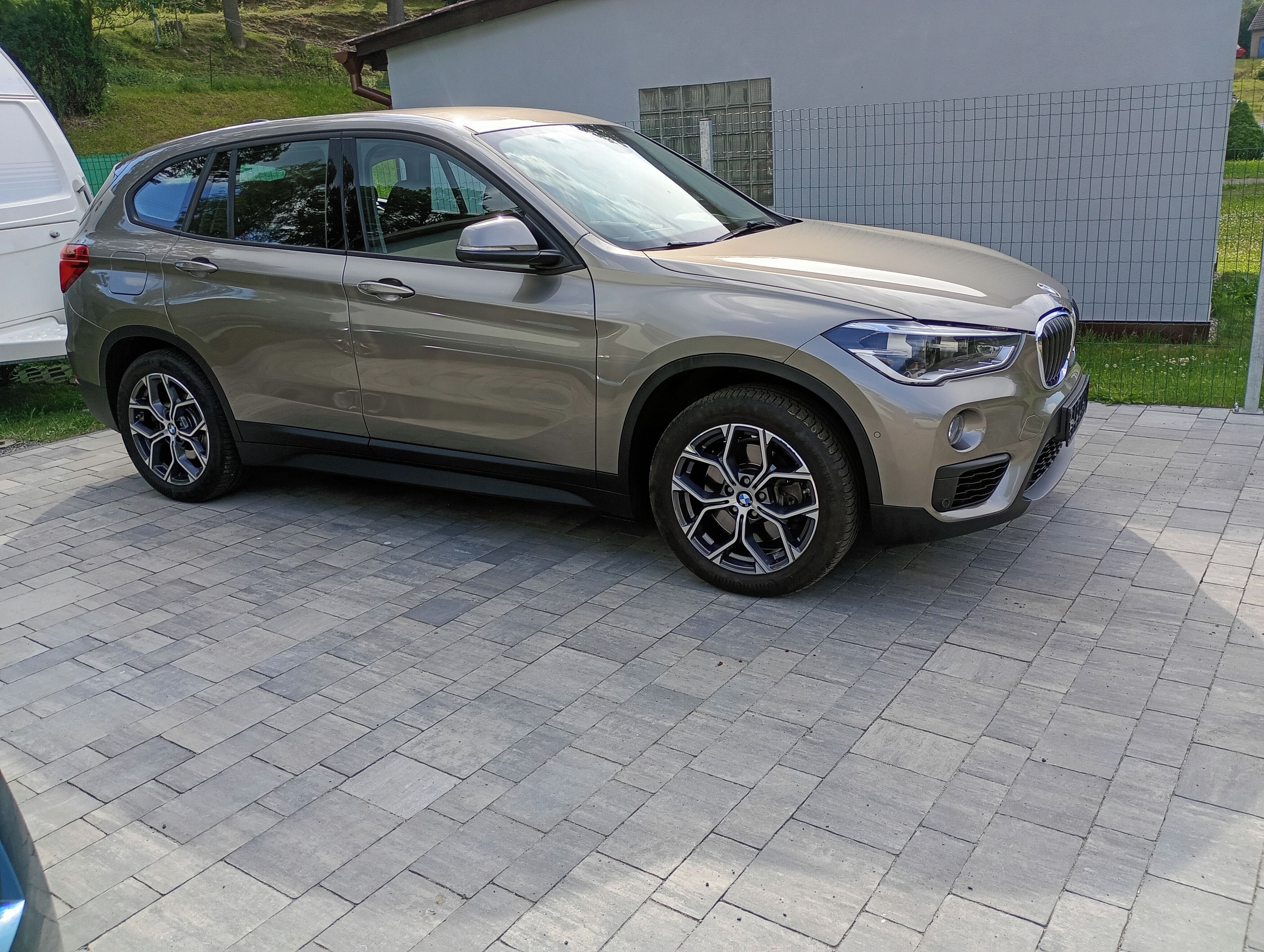 BMW X1, xDrive20d automat tažné Handup - fotka 2