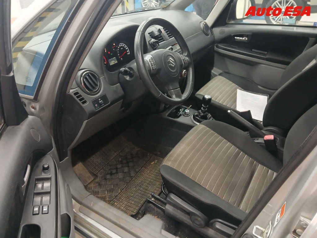 Suzuki SX4, 2.0d 4x4,2.maj,ČR,autoAC - fotka 3