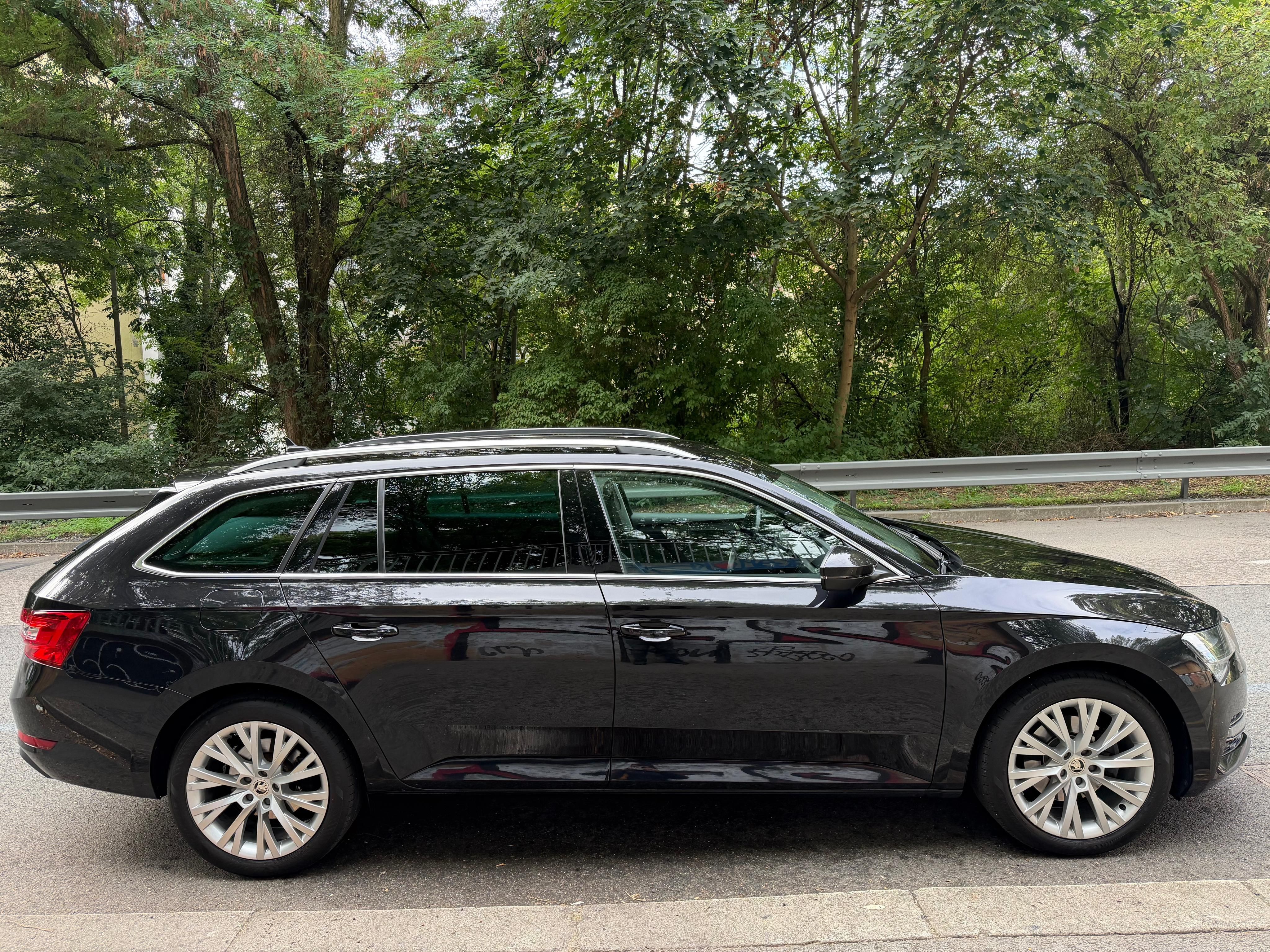 Škoda Superb, 2.0TDI DSG VÝBAVA JAKO L&K DPH - fotka 6