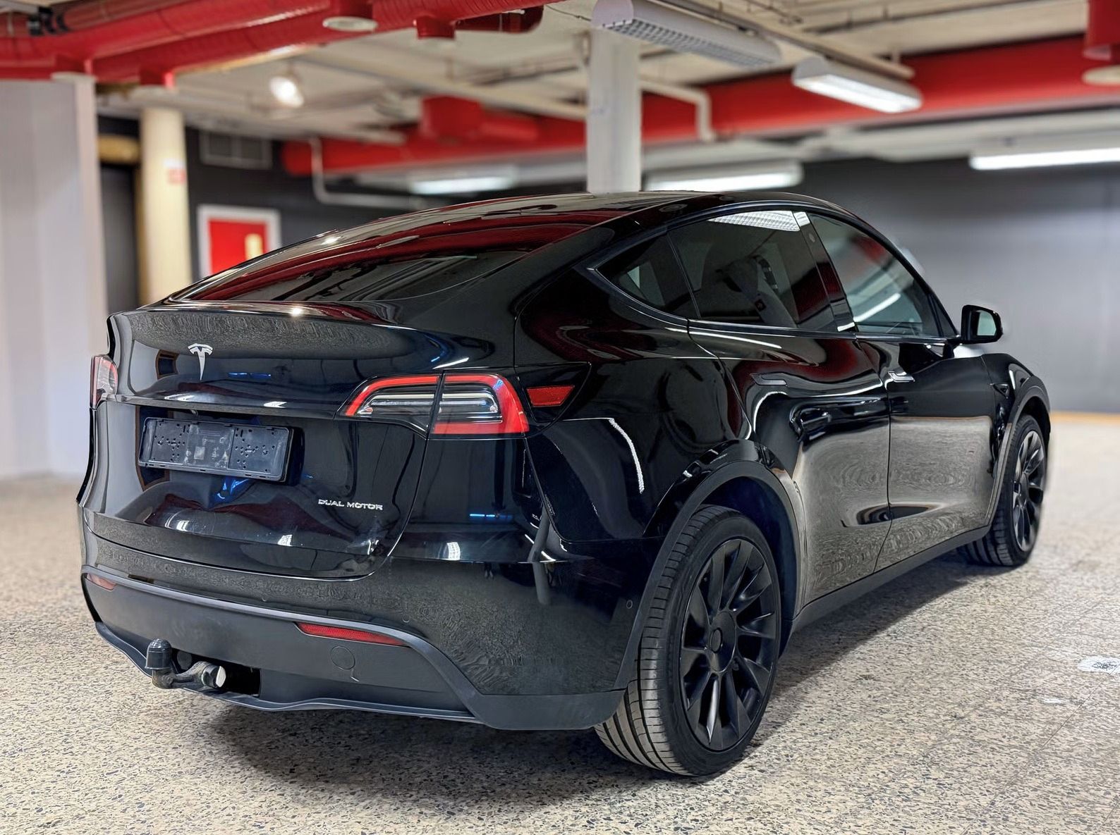 Tesla Model Y, Long Range AWD - fotka 6