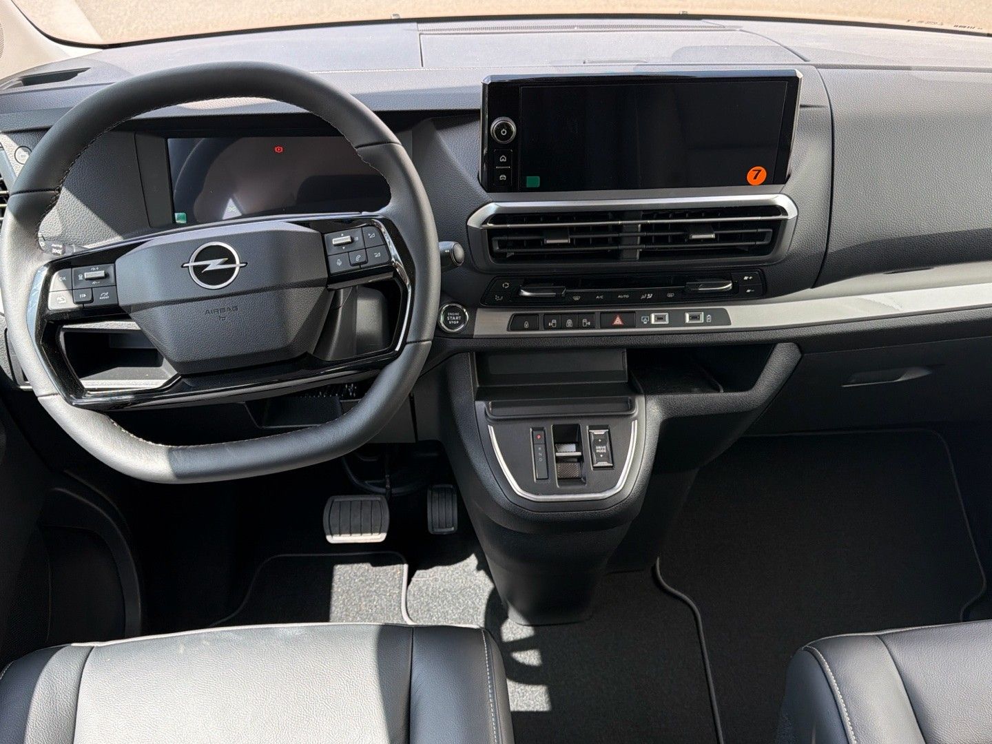 Opel Zafira, 2.2CDTi 180k 132kW L1 Elegance - fotka 4