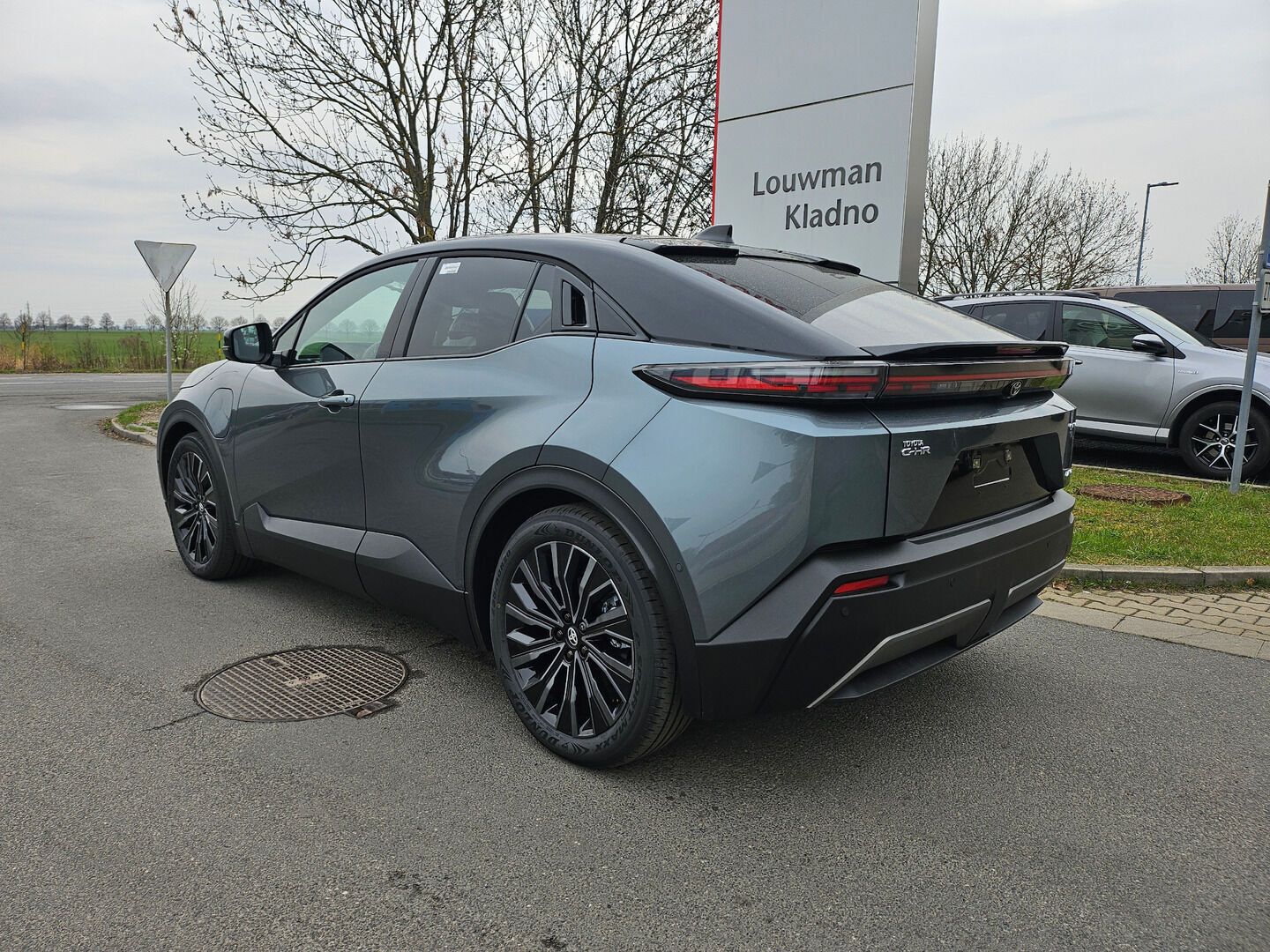 Toyota C-HR, Executive VIP 4x4 - fotka 3