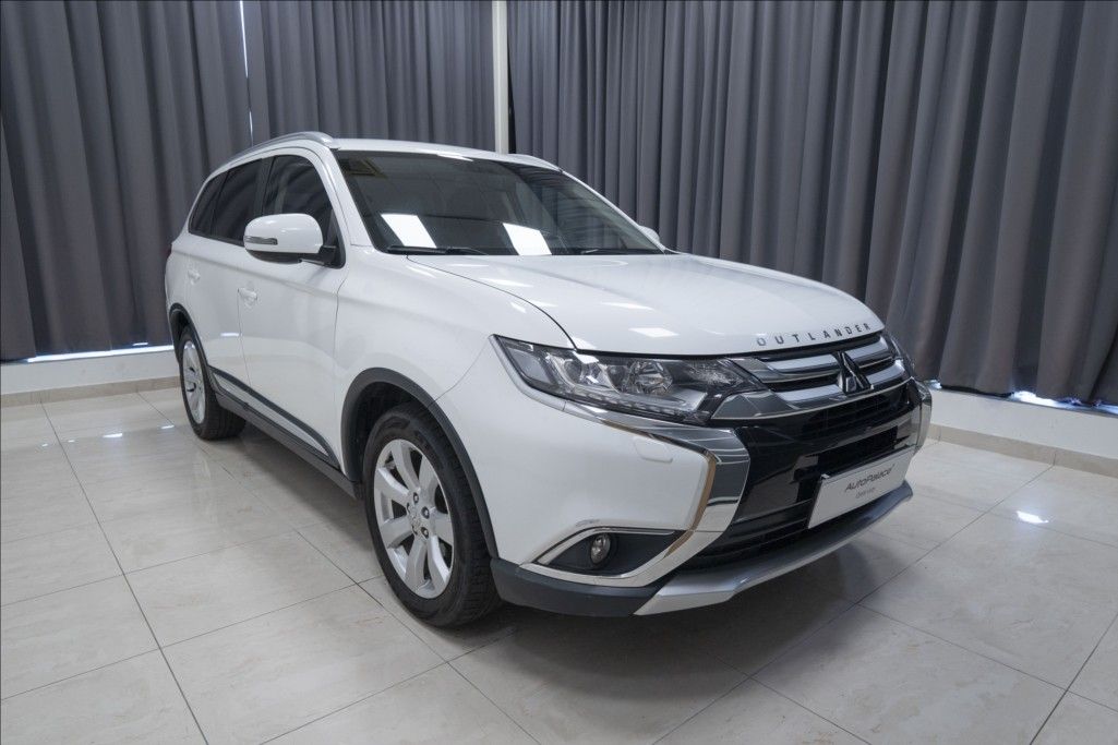 Mitsubishi Outlander, 2,0 MIVEC AWD AT INTENSE ČR - fotka 3