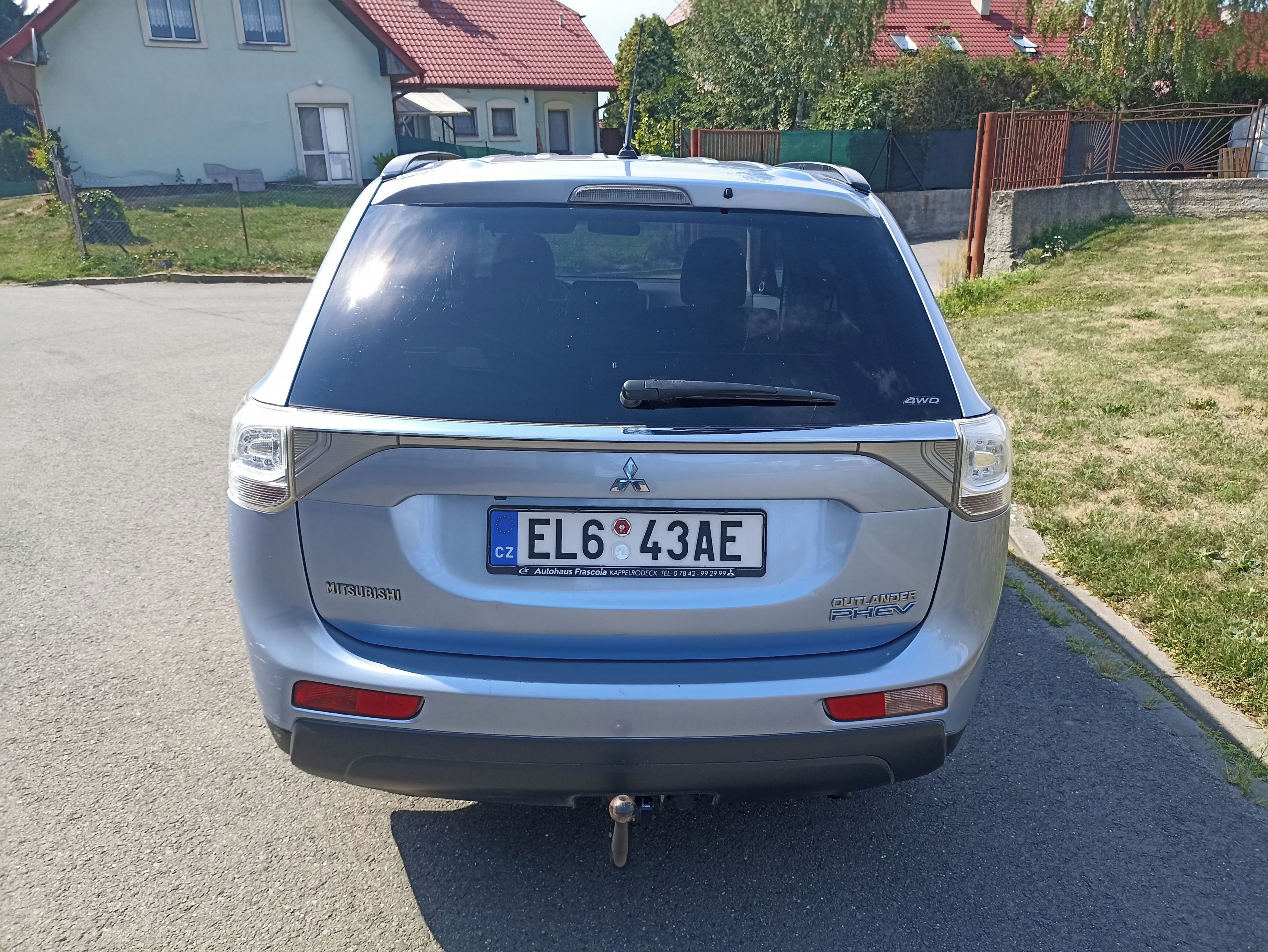 Mitsubishi Outlander, PHEV 4×4, plug-in hybrid - fotka 6