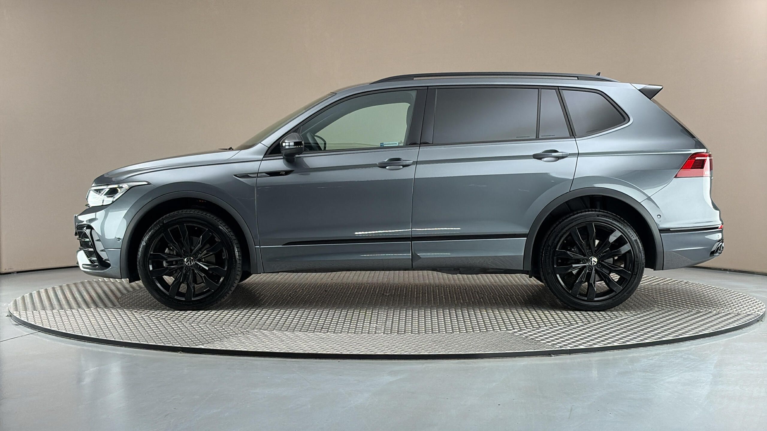 Volkswagen Tiguan Allspace, 2.0 TDI DSG 4MOTION R-Line - fotka 4