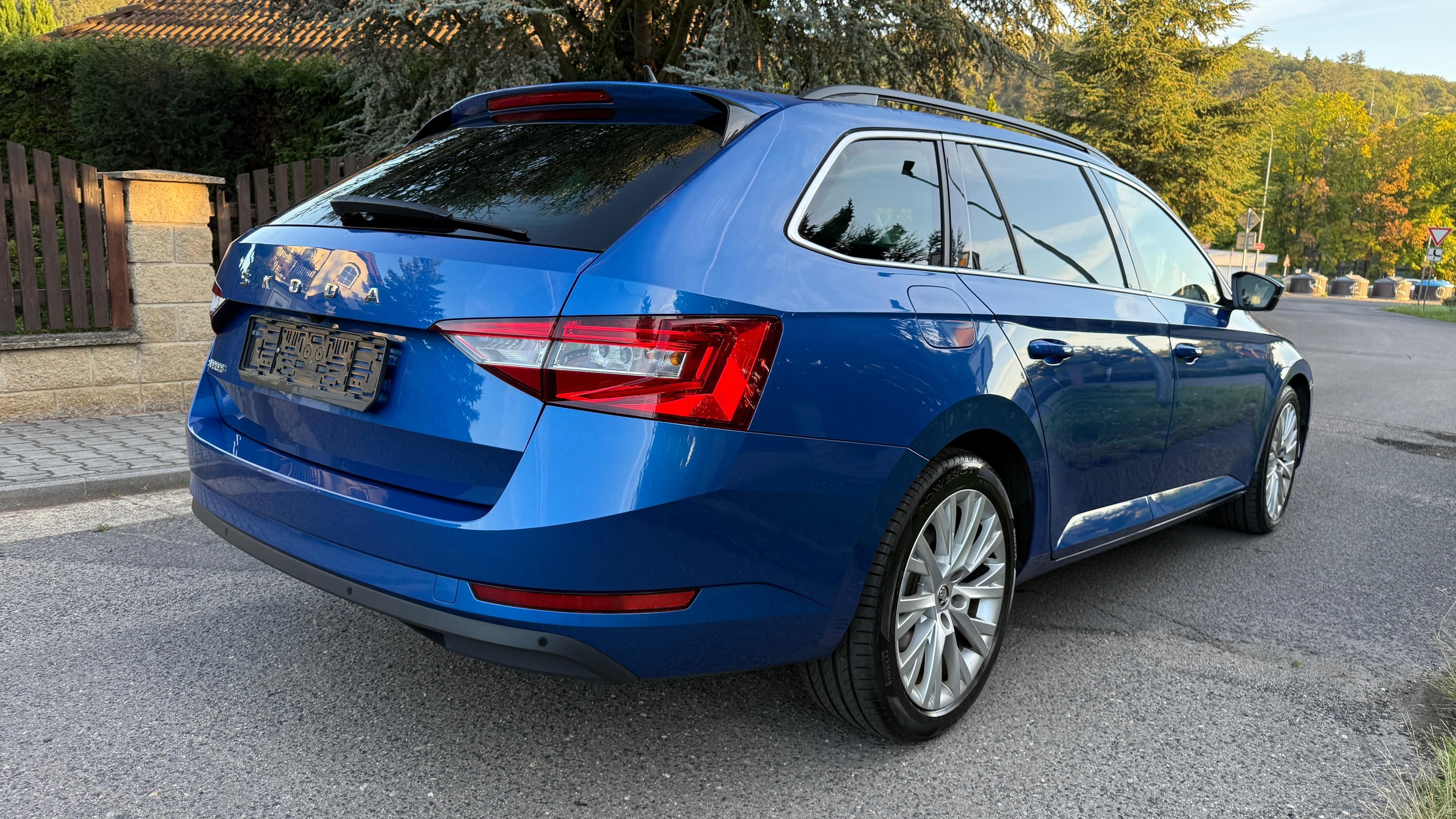 Škoda Superb, 2.0 TDi 126 tis km, tažné, pan - fotka 6