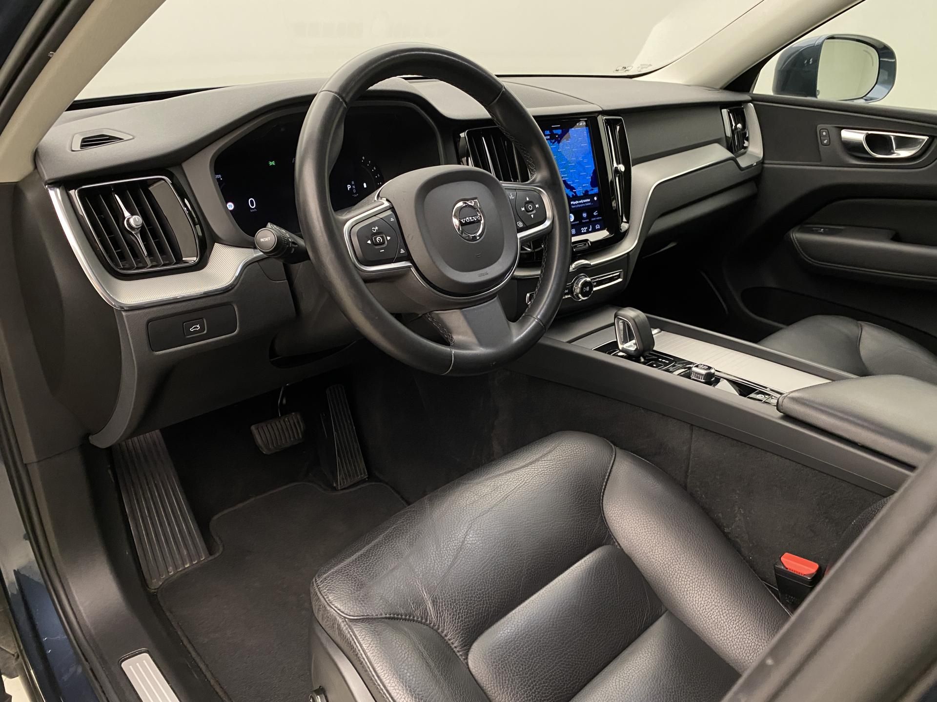 Volvo XC60, B5 AWD CORE AUT CZ - fotka 4