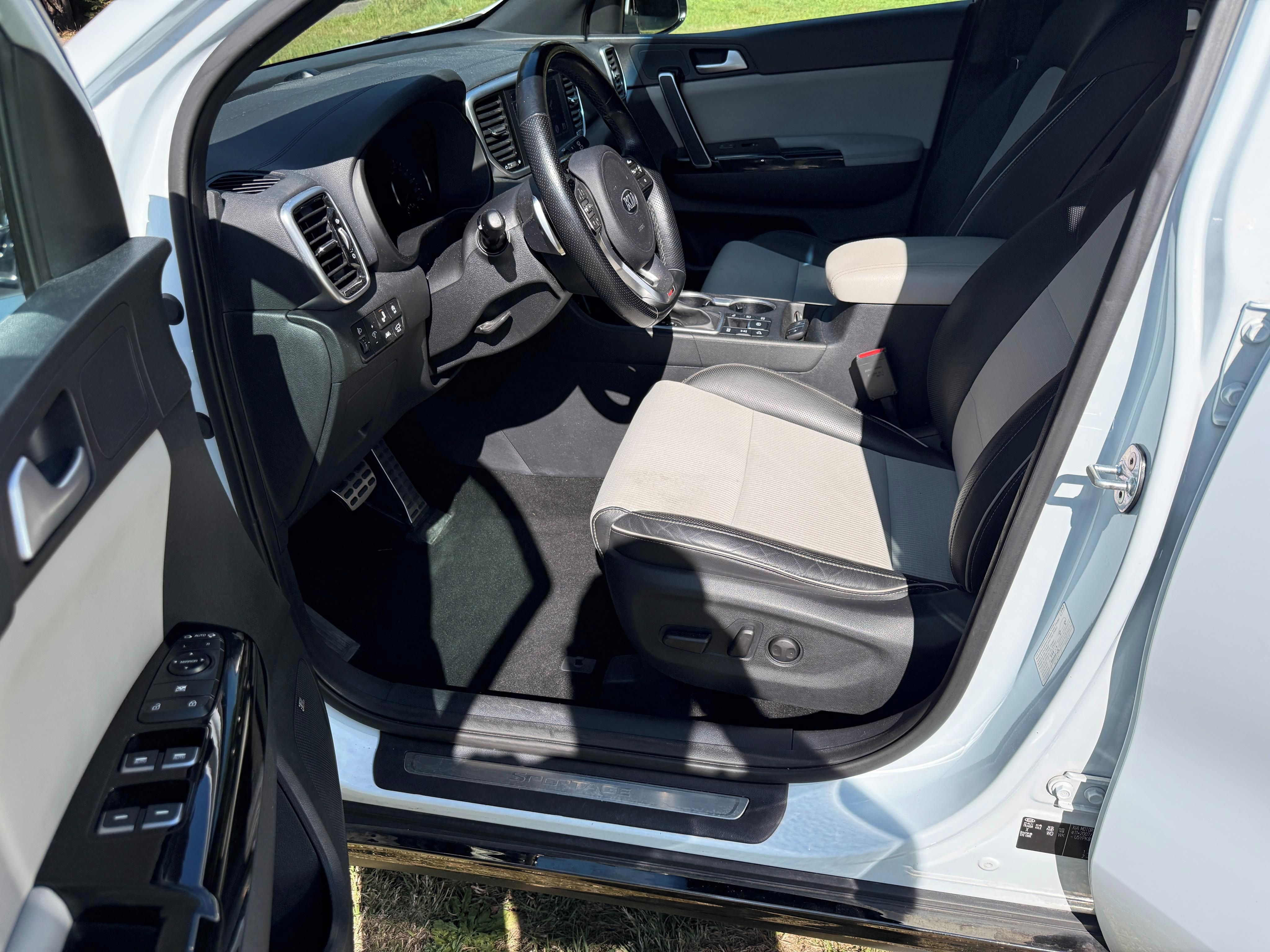 Kia Sportage, GT 1,6T-GDI 130kW automat 4x4 - fotka 6