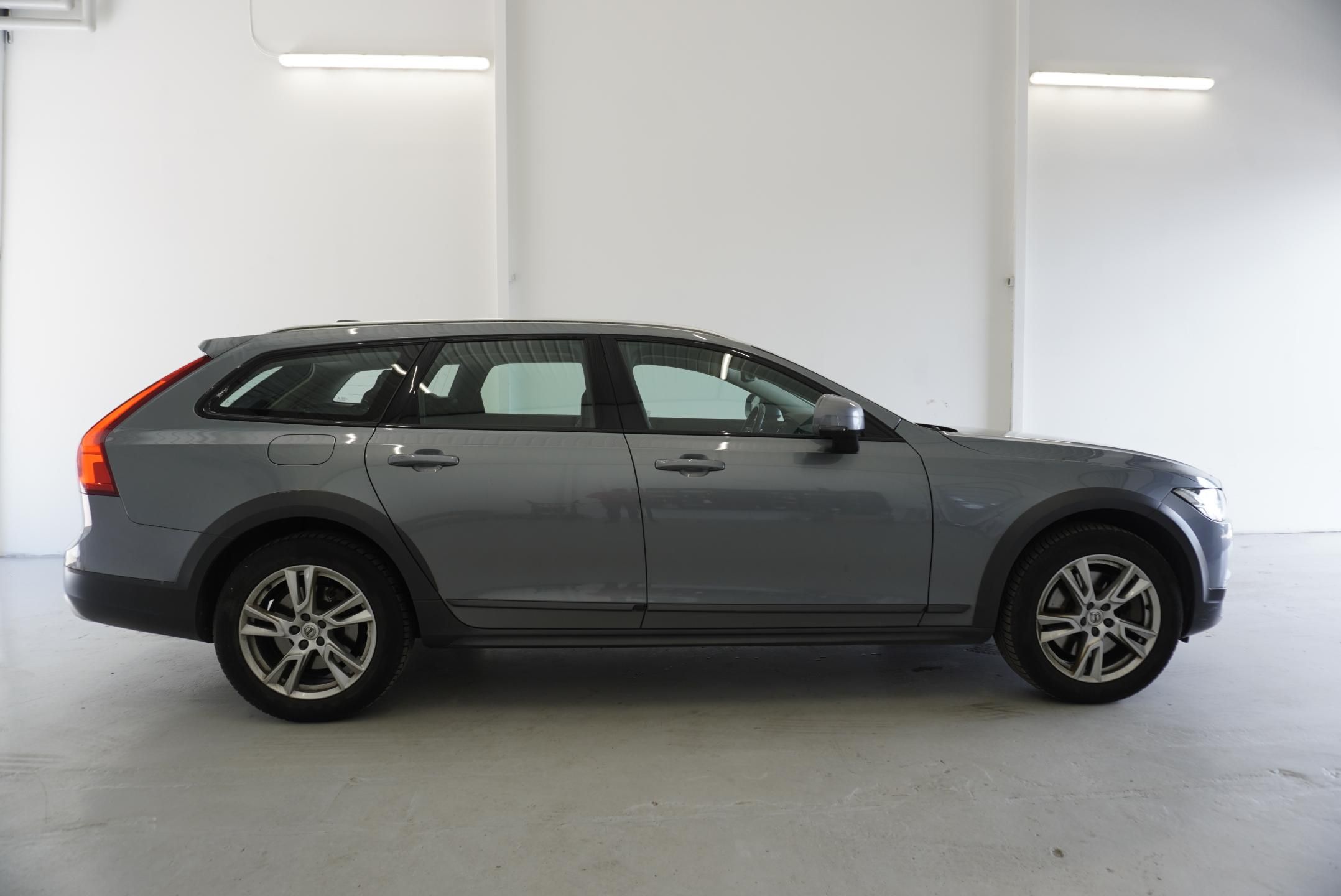 Volvo V60, CROSS COUNTRY  2,0 D4 AWD AUT. - fotka 4