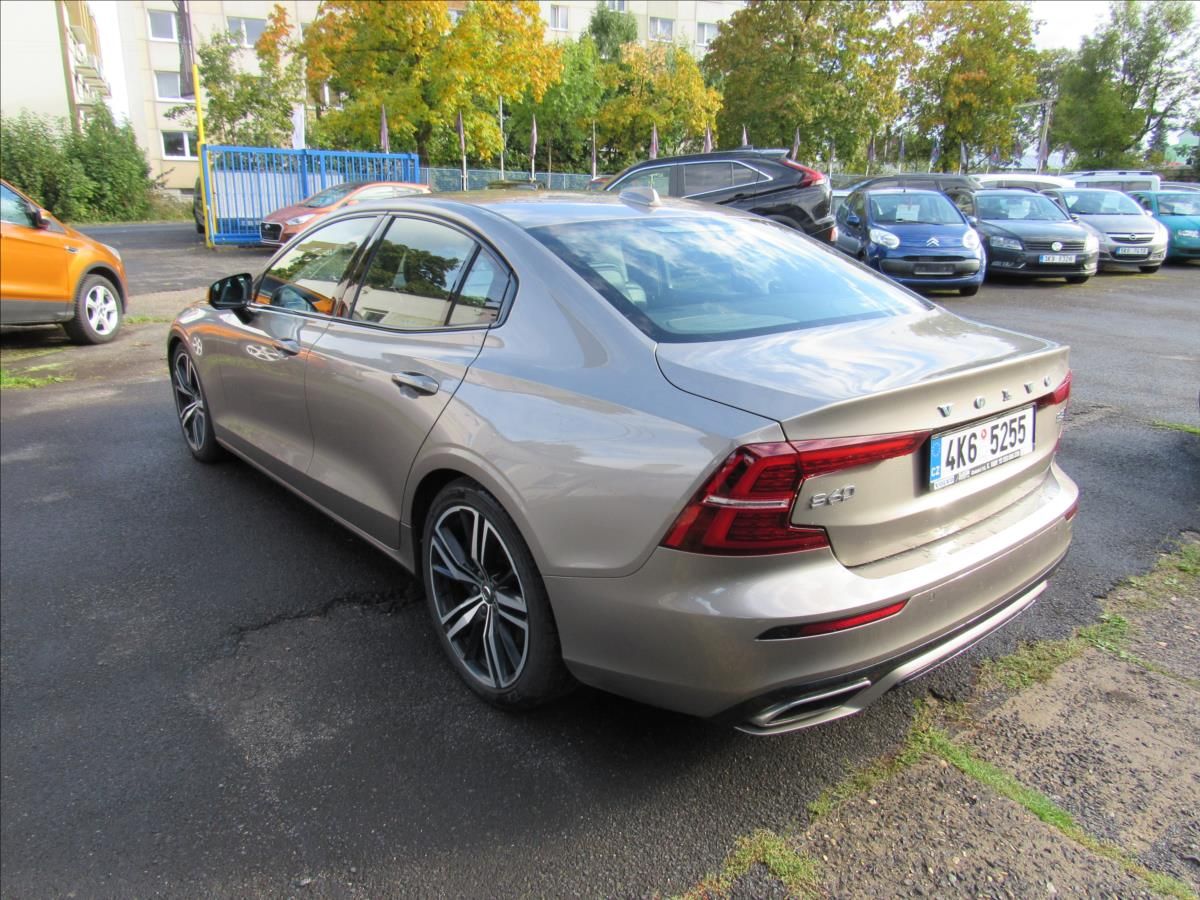 Volvo S60, 2,0 B5 184kW AWD R-Design - fotka 4