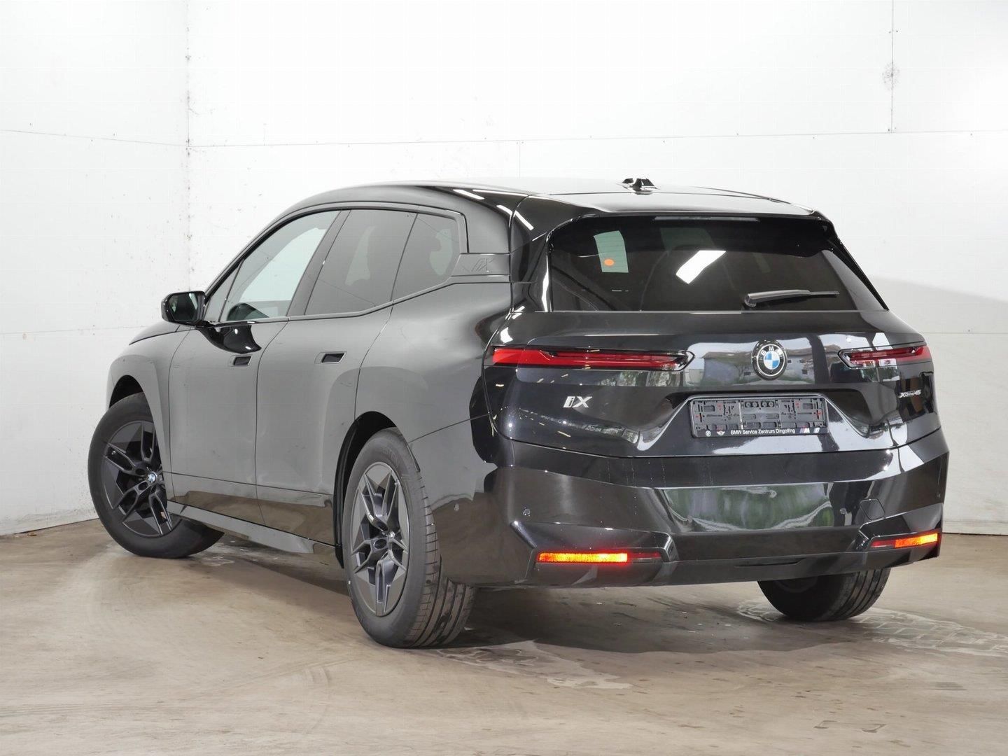 BMW iX, iX45 xDrive Vzduch Tažné - fotka 3