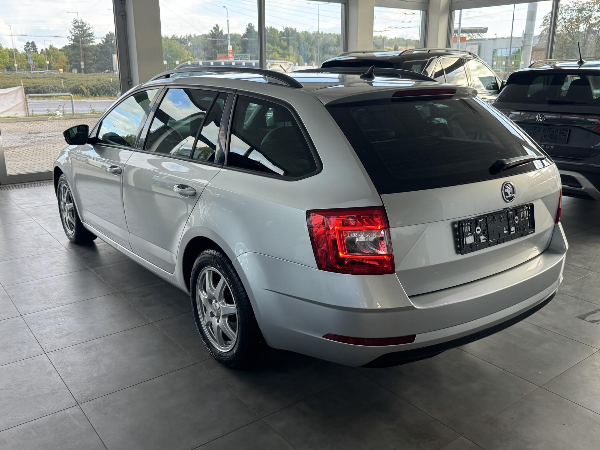 Škoda Octavia, 2,0TDi DSG 4X4 NAVI TAŽNÉ LED - fotka 5
