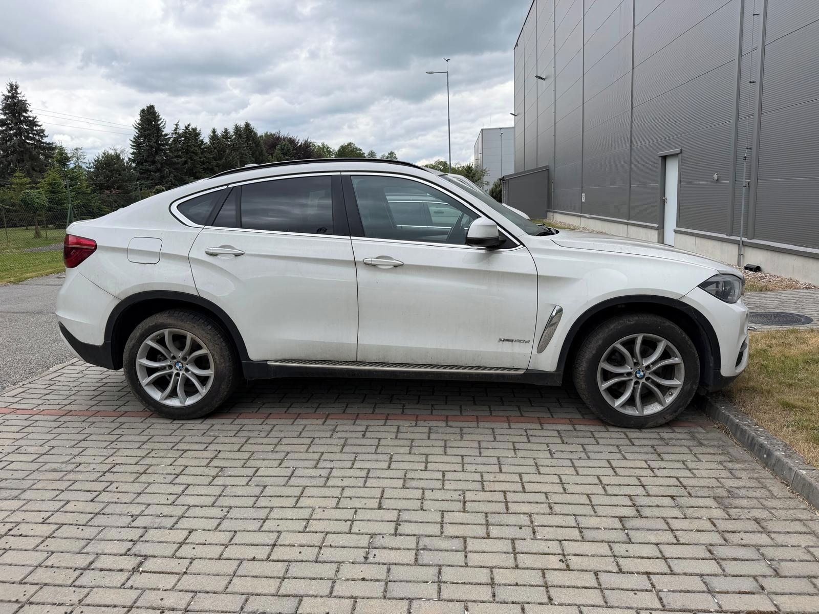 BMW X6 - fotka 4