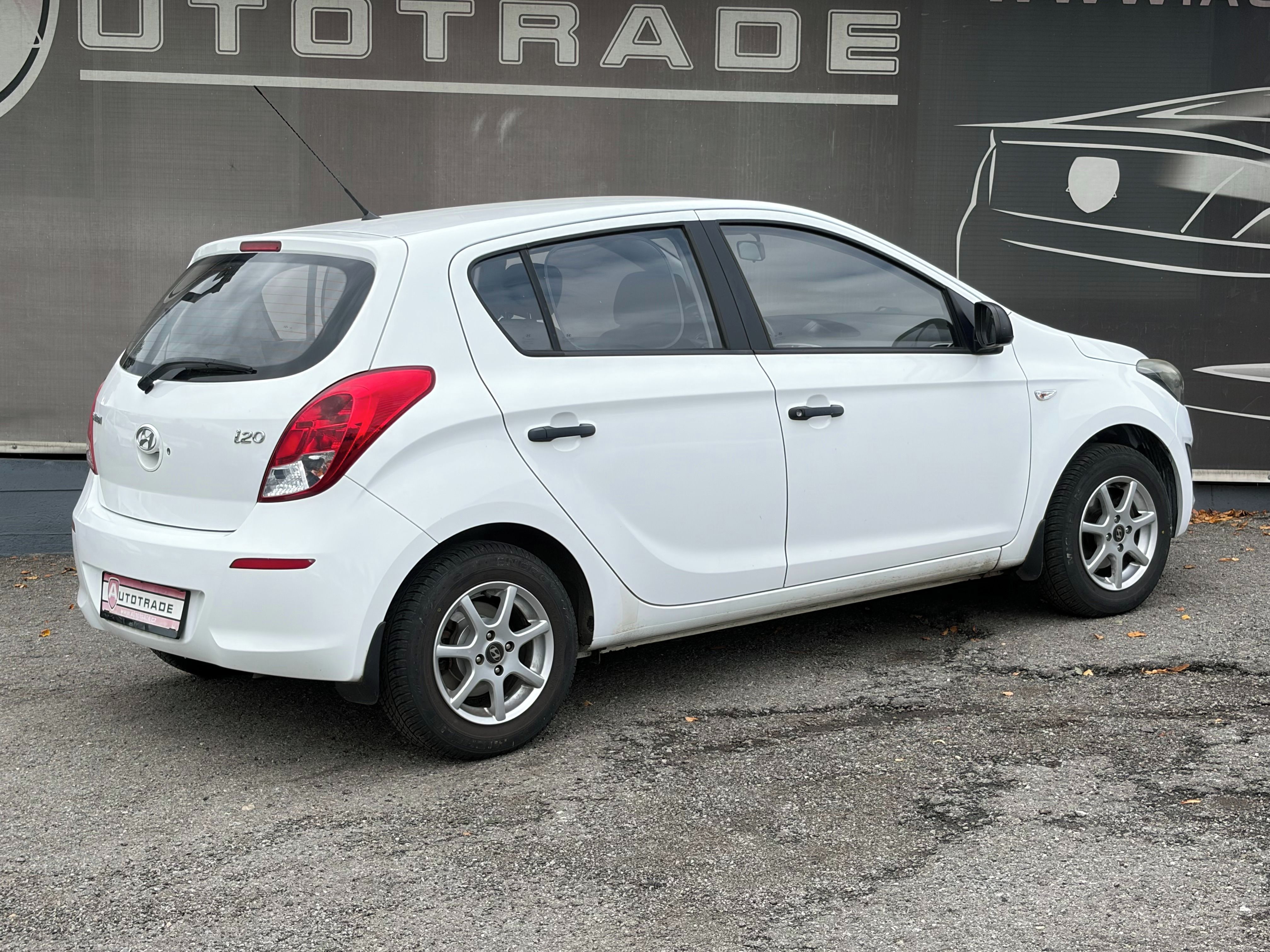 Hyundai i20, 1.25i 62kW, ČR, KLIMA, 2x kola - fotka 4