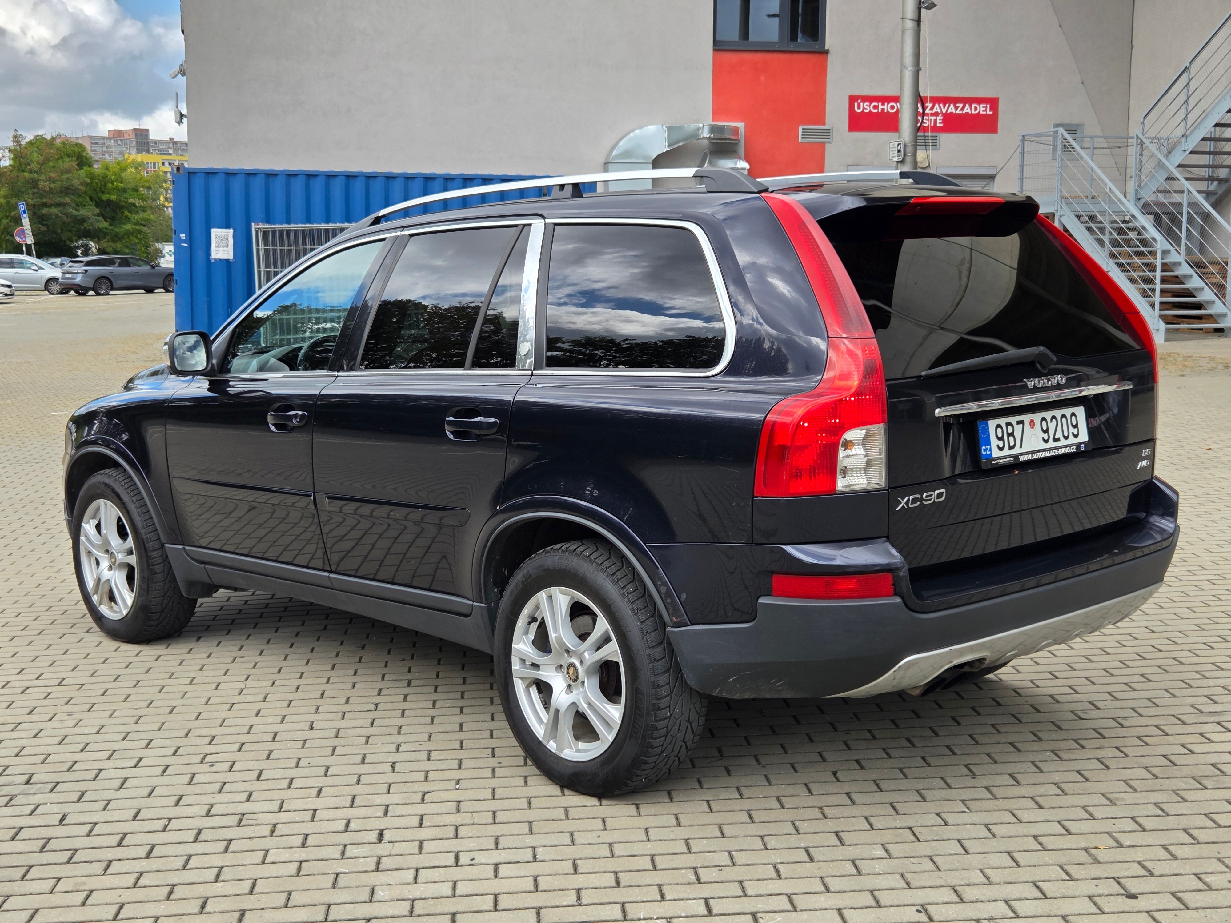 Volvo XC90, D5 136kw Inscription Nová STK - fotka 4