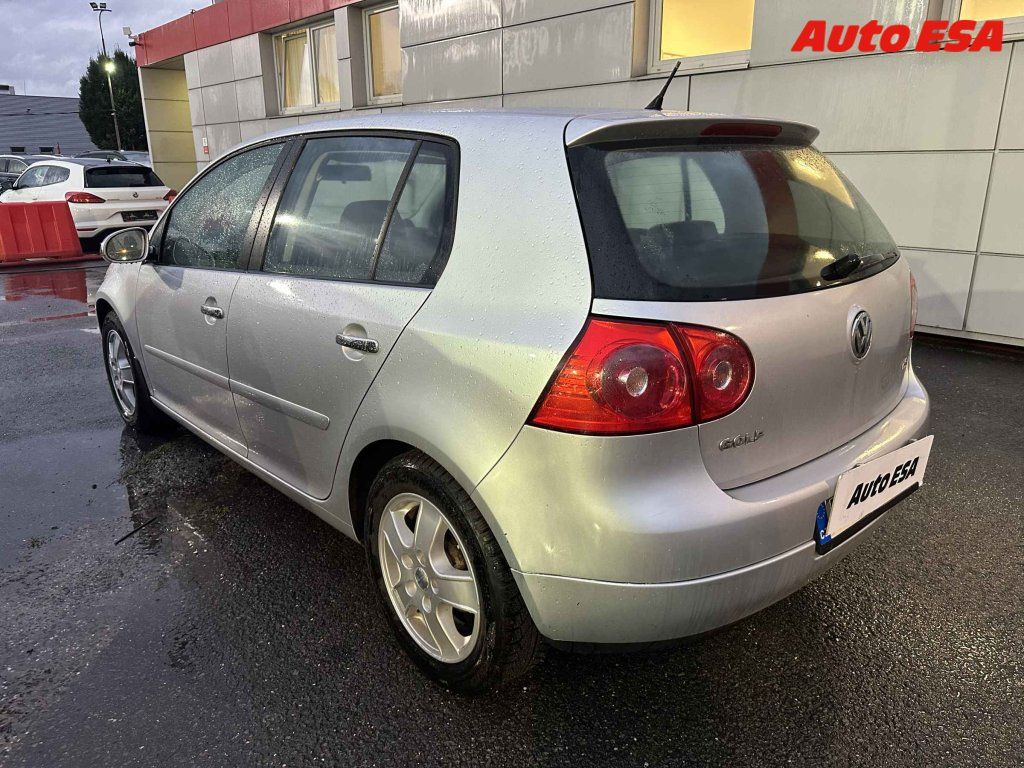 Volkswagen Golf, 1.6i,2.maj,ČR - fotka 2
