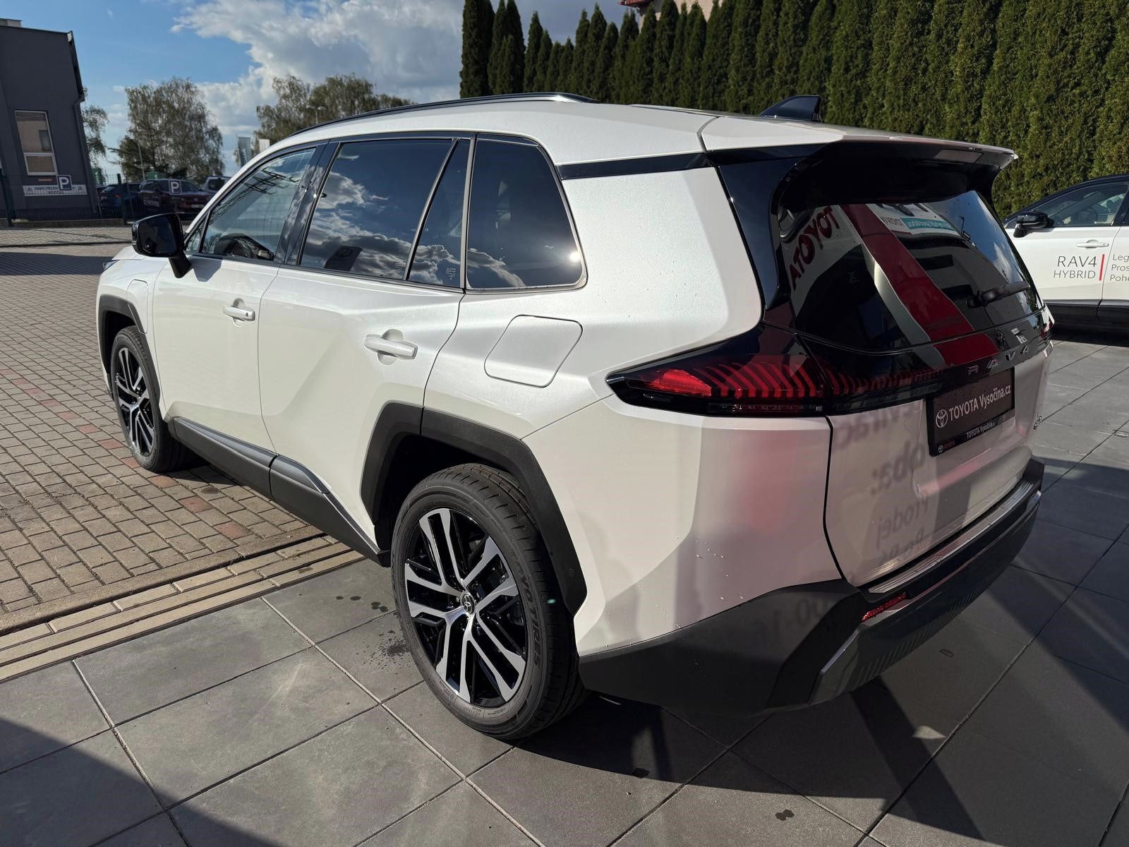 Toyota Rav4, 2.5PHEV 309PS 4x4 ExecutiveSky - fotka 4
