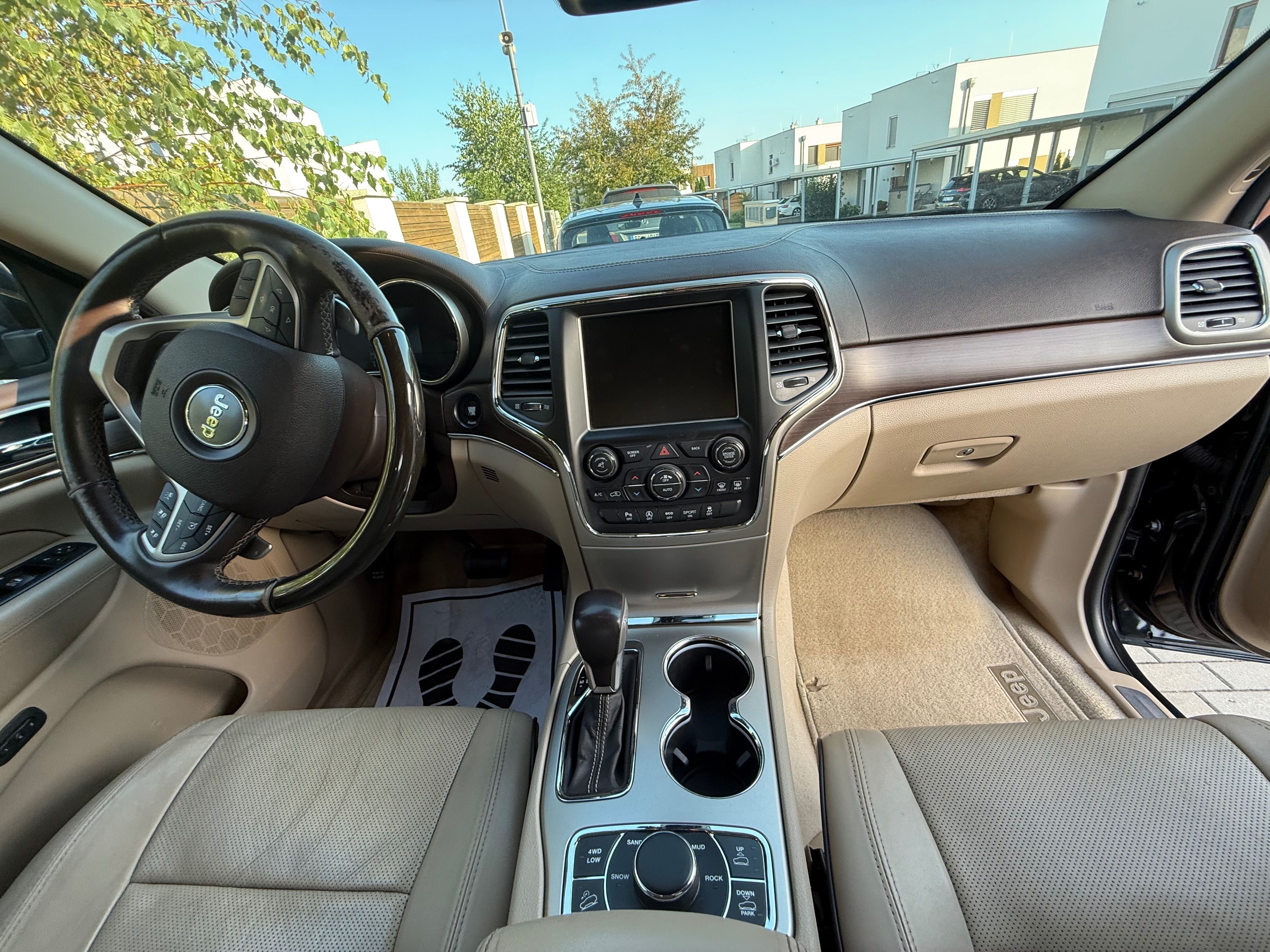 Jeep Grand Cherokee, OVERLAND PLNÁ VÝBAVA!!! - fotka 6