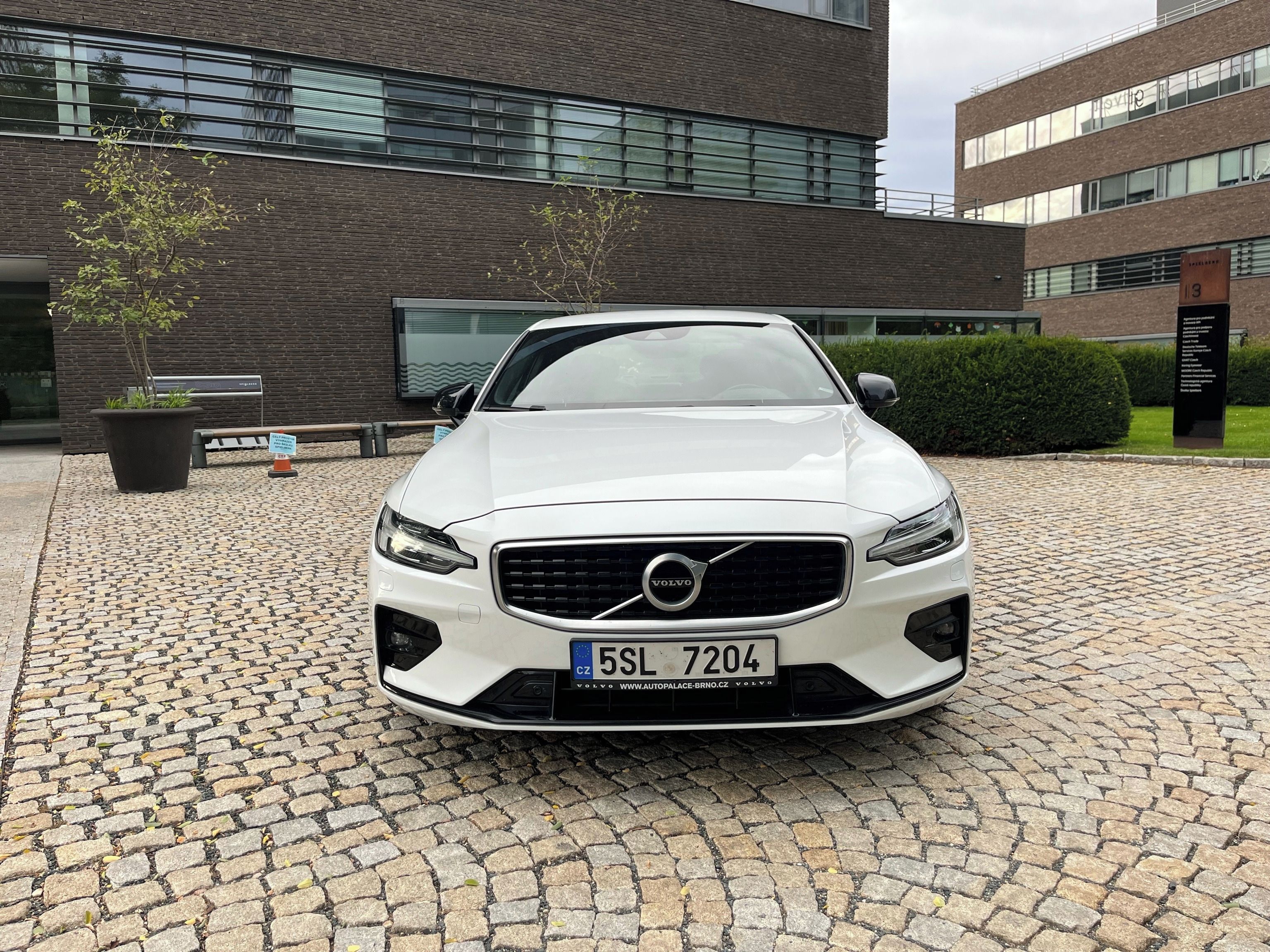 Volvo S60, R design 184kw - fotka 3