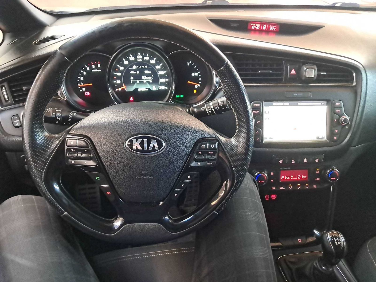 Kia Cee´d, 1.6 CRDi, Navi - fotka 3