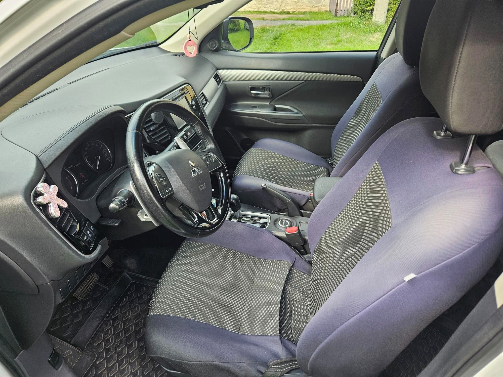 Mitsubishi Outlander, 2,2DI-D,4WD, Automat, 7 míst - fotka 5