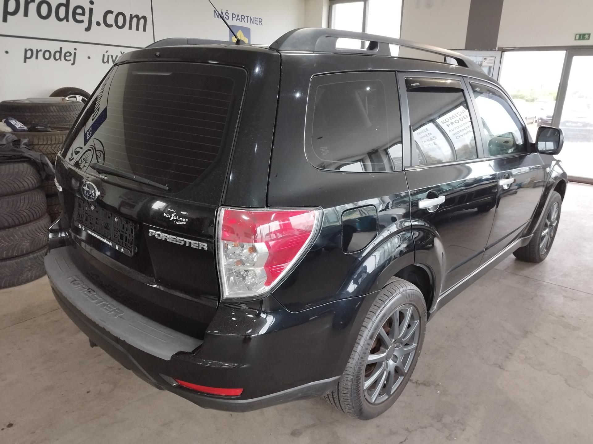 Subaru Forester, 2.0i,taž.zař.,4x4 - fotka 6