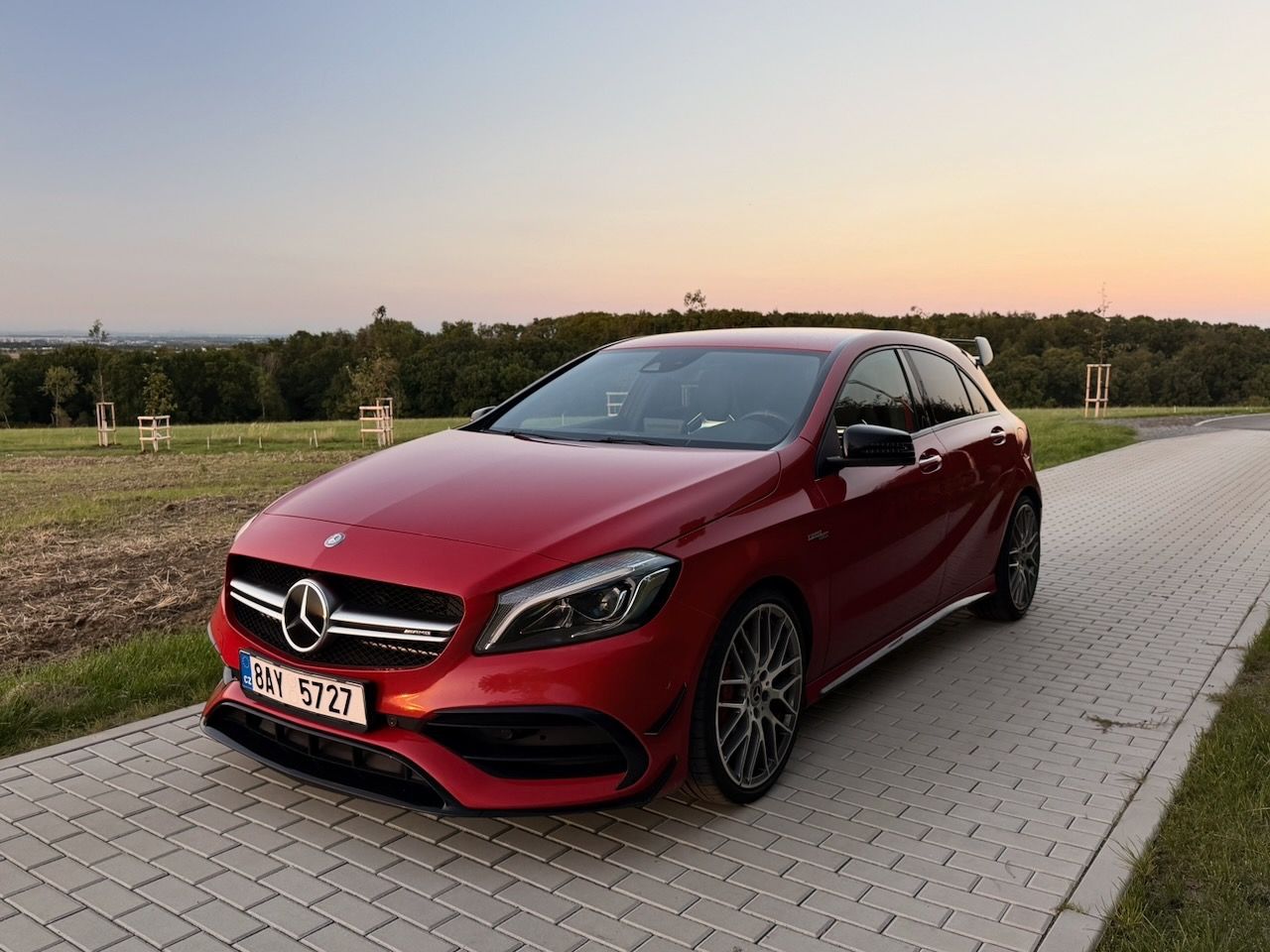 Mercedes-Benz Třídy A, A45 AMG/AERO/SKOŘEPINY/DPH - fotka 3
