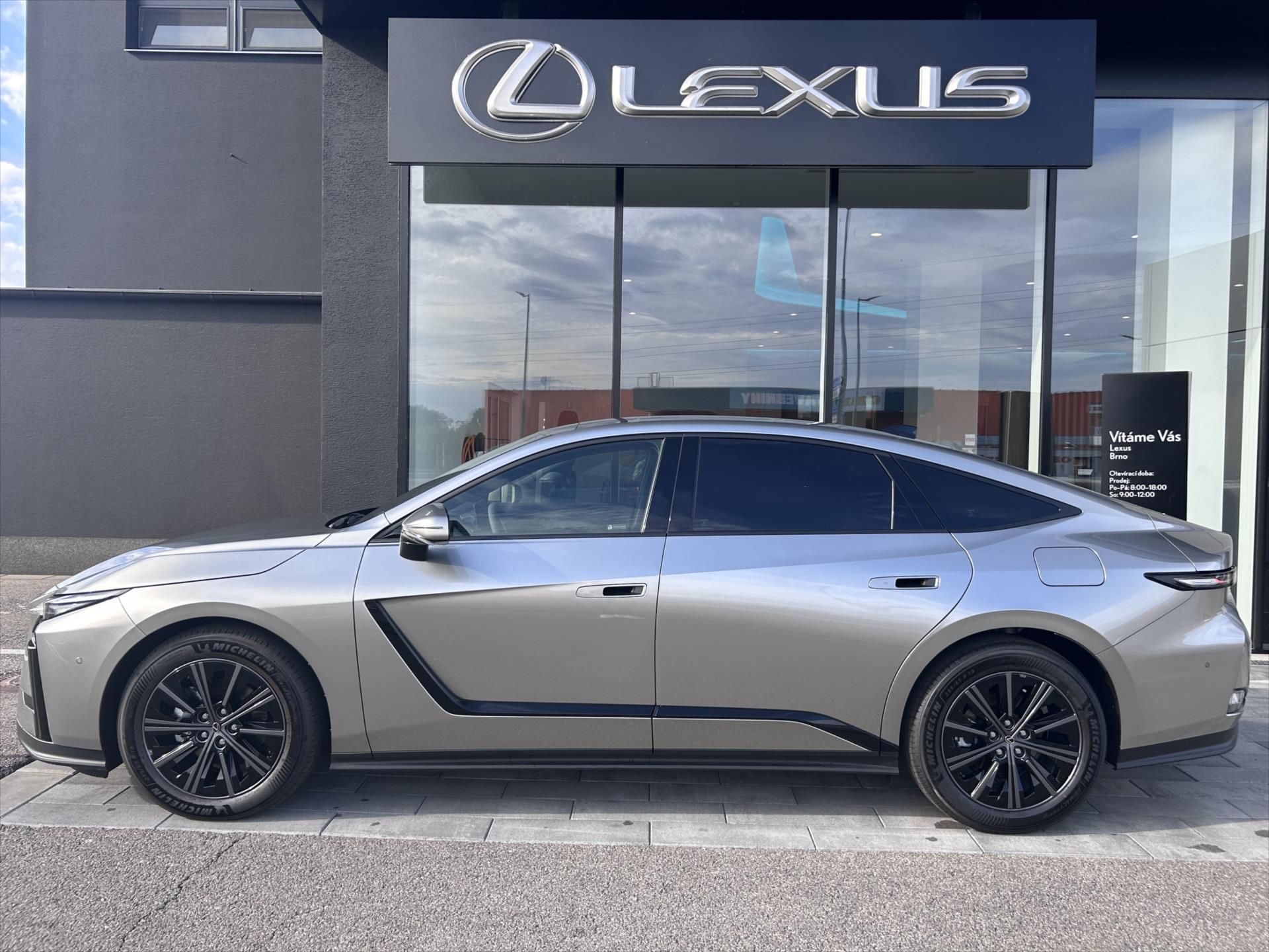 Lexus ES 300h, 2,5 300h Prestige + Paket Top - fotka 2