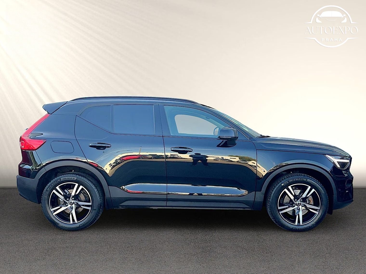 Volvo XC40, B3 DKG +Dark*LED*PANORAMA - fotka 4