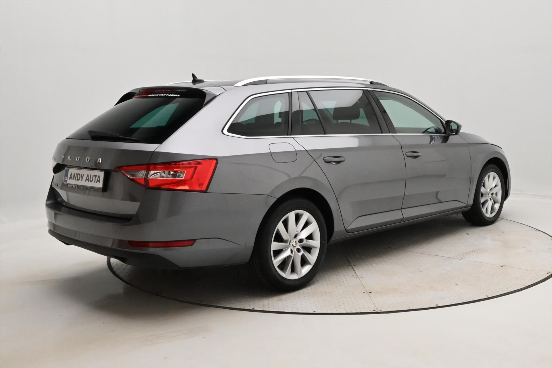 Škoda Superb, 2,0 TDI 110kW DSG NAVIGACE Zár - fotka 5